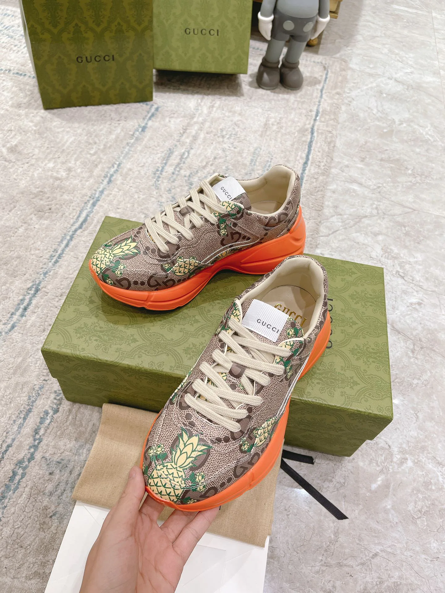 Кроссовки Женские Gucci 18527702