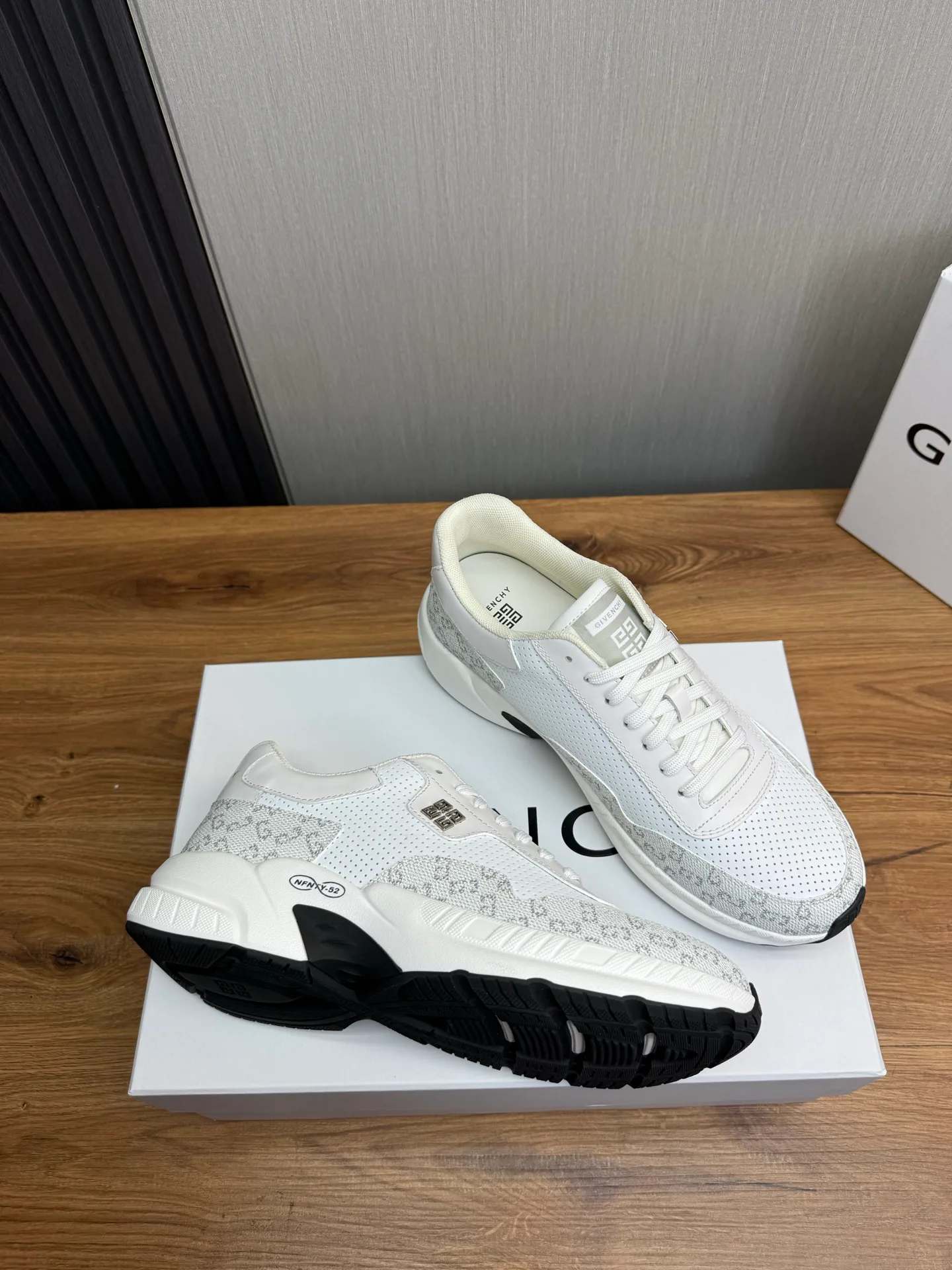 Кроссовки Мужские Givenchy 2380935