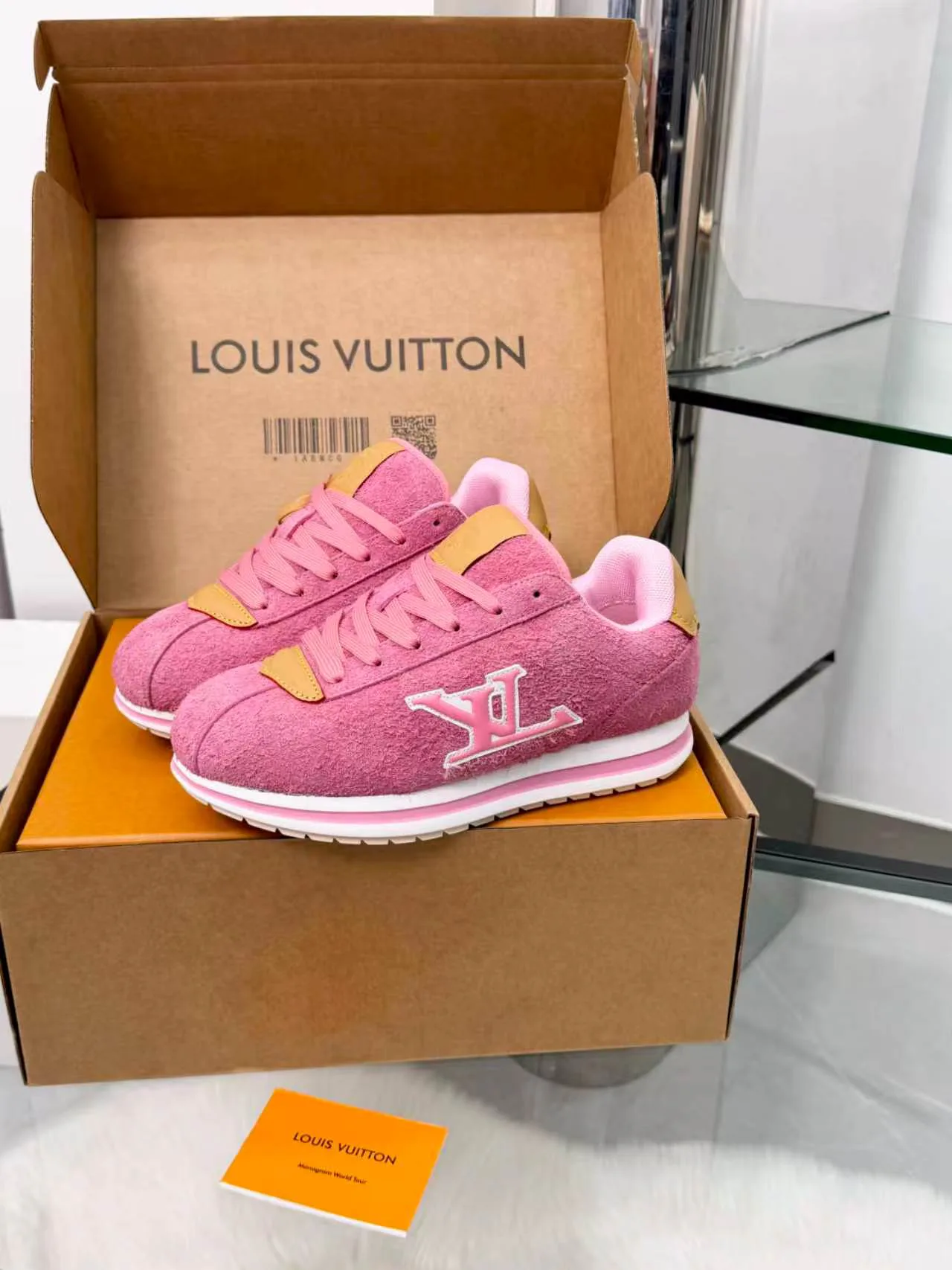 Кроссовки Женские Louis Vuitton 18417397