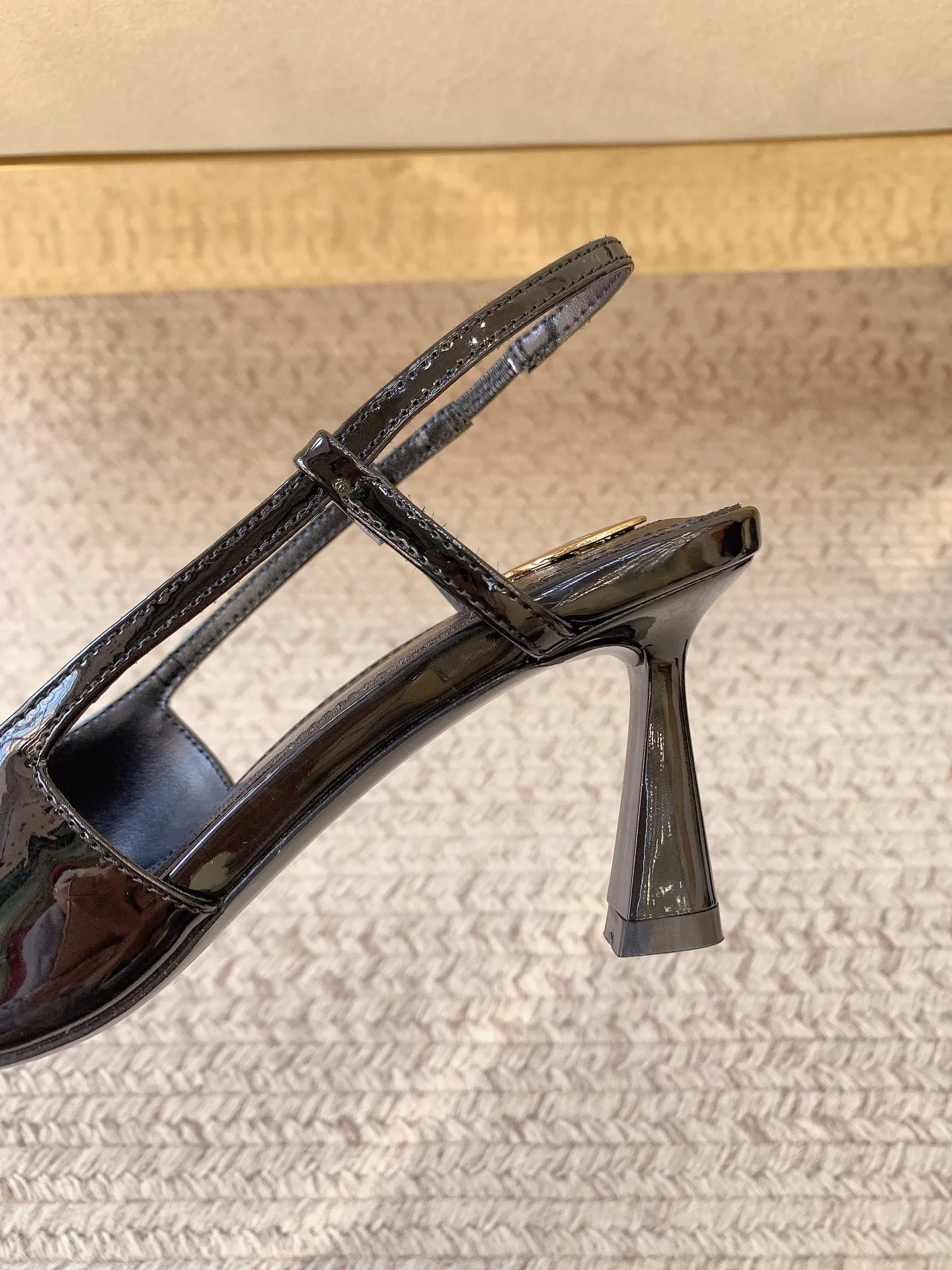 Босоножки Женские Saint Laurent 23866