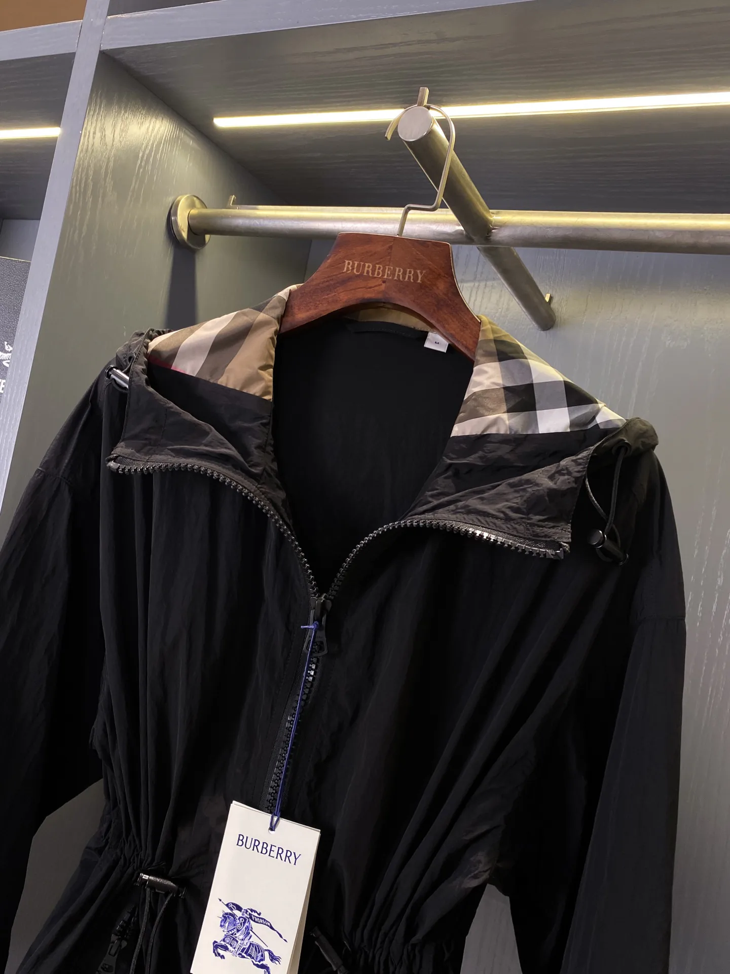 Куртки И Пуховики Женские Burberry 11672143