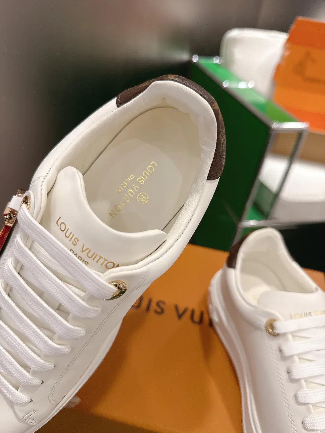 Кроссовки Женские Louis Vuitton 18677713