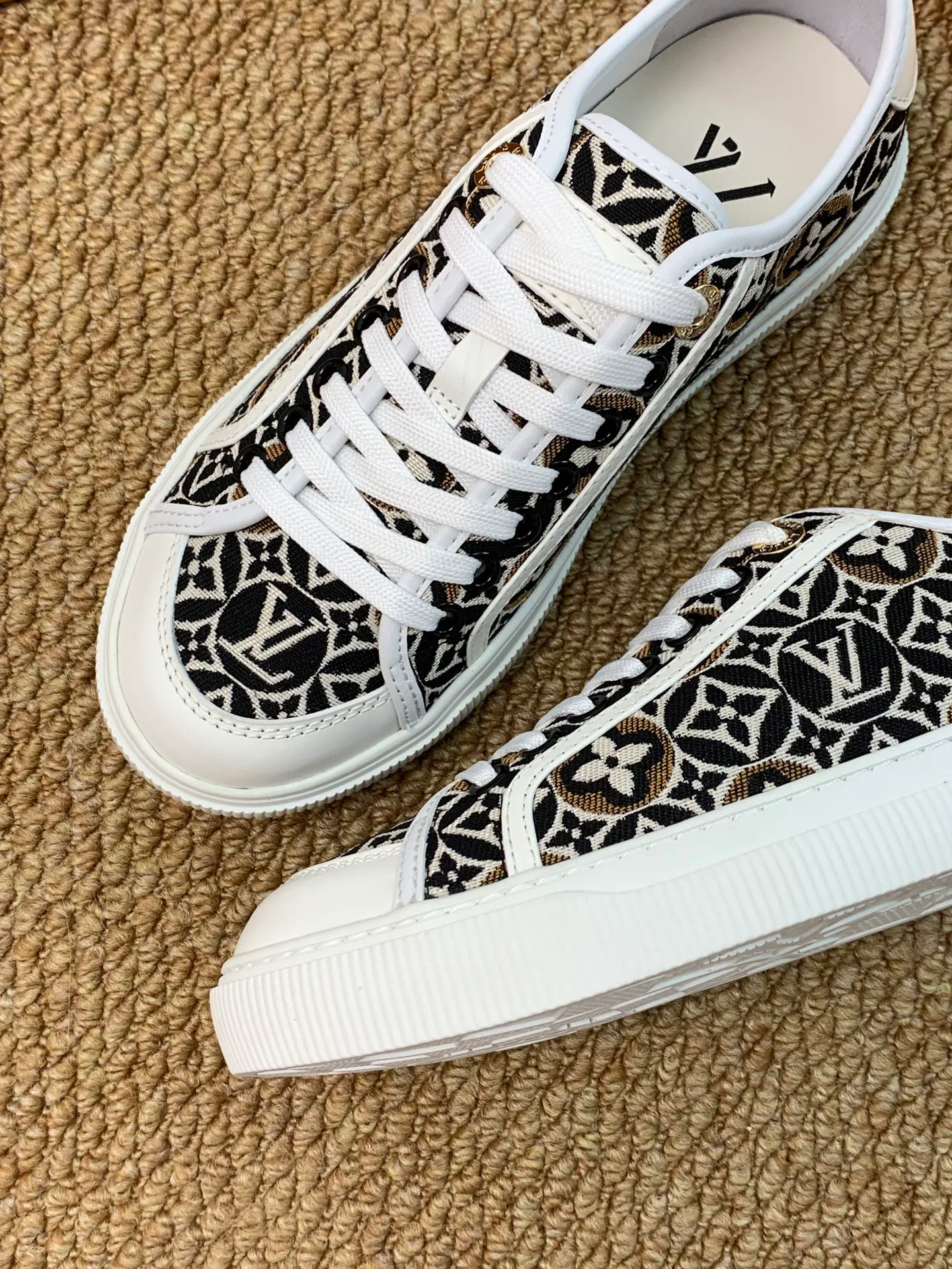 Кроссовки Женские Louis Vuitton 17545201