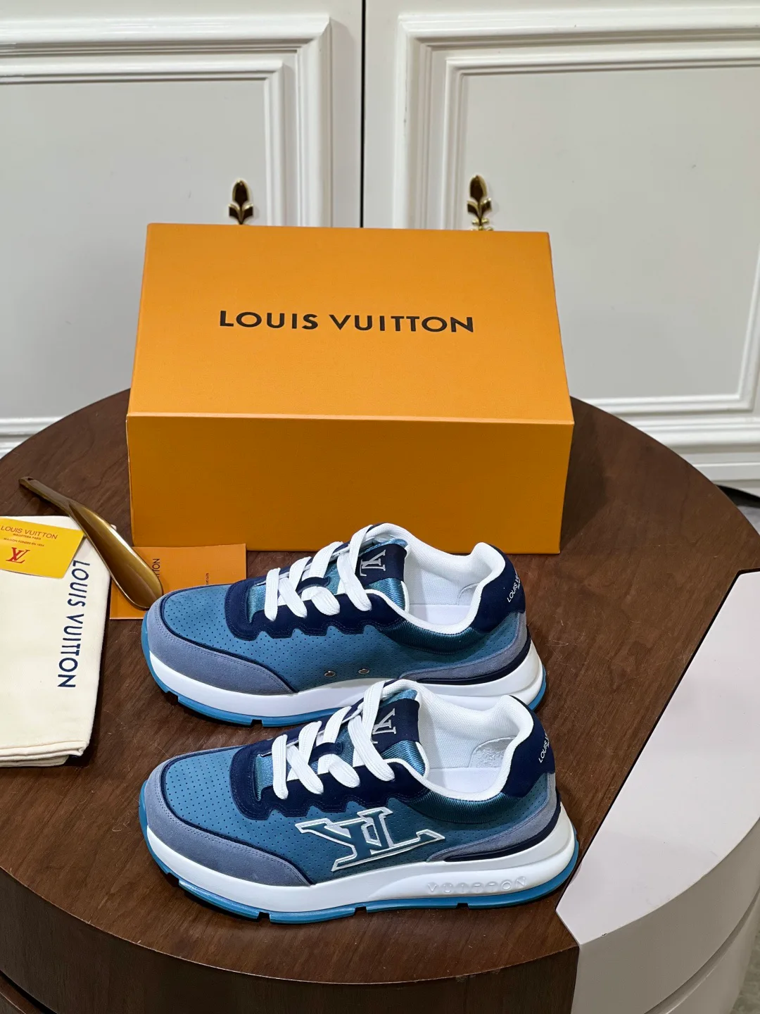 Кроссовки Мужские Louis Vuitton 17460374