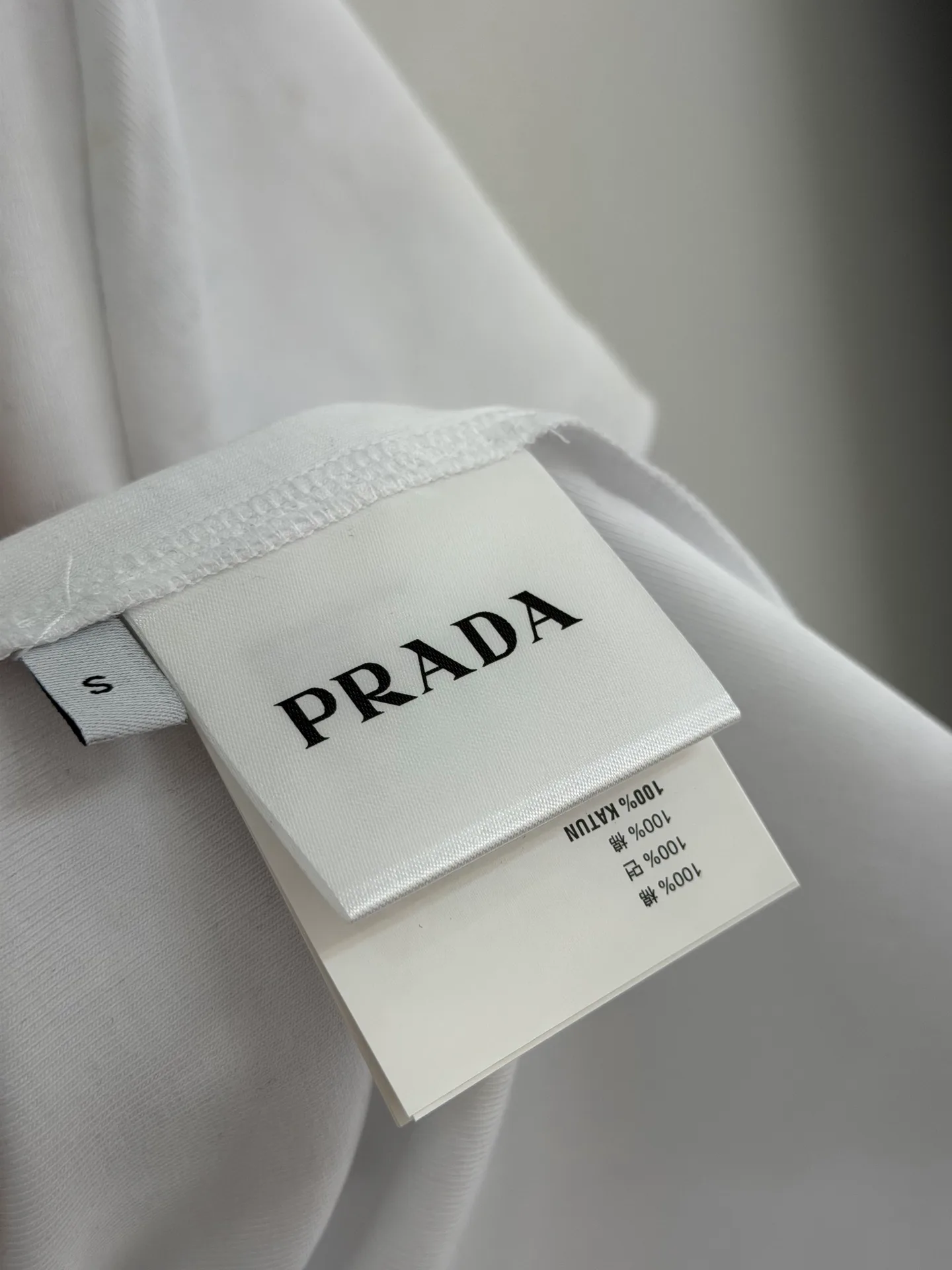 Футболки Женские Prada 11811812