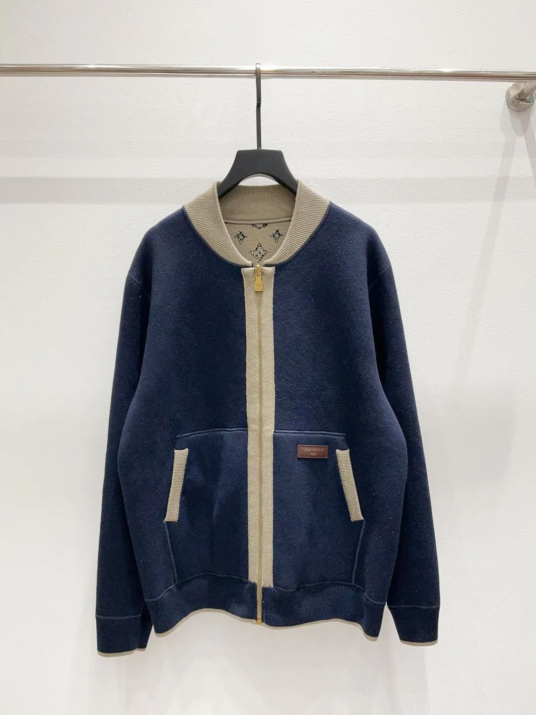 Куртки И Пуховики Женские Louis Vuitton 18742494