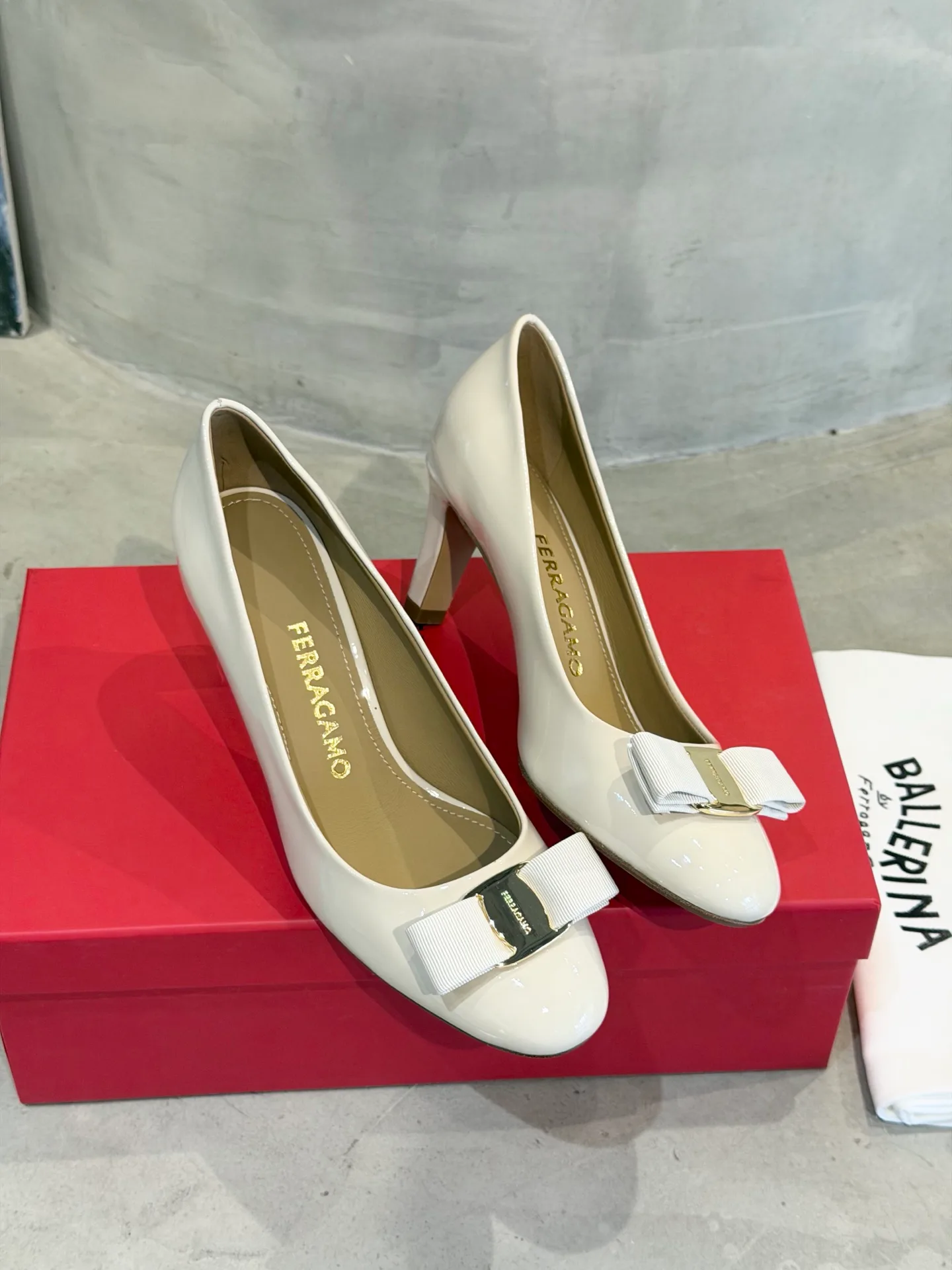Туфли Женские Salvatore Ferragamo 11675379