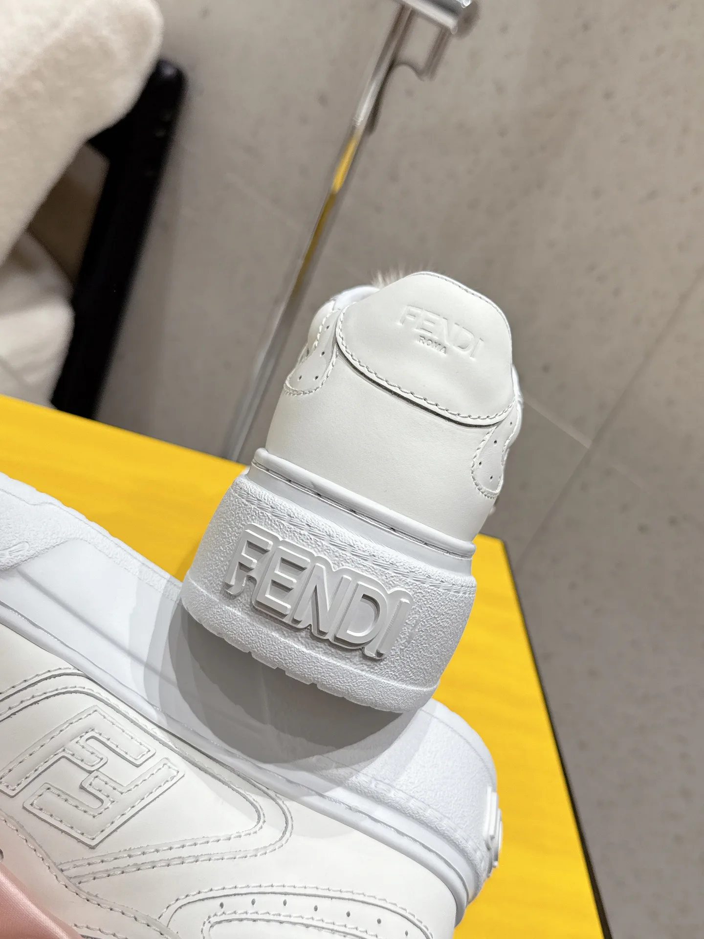 Кроссовки Женские Fendi 13078805