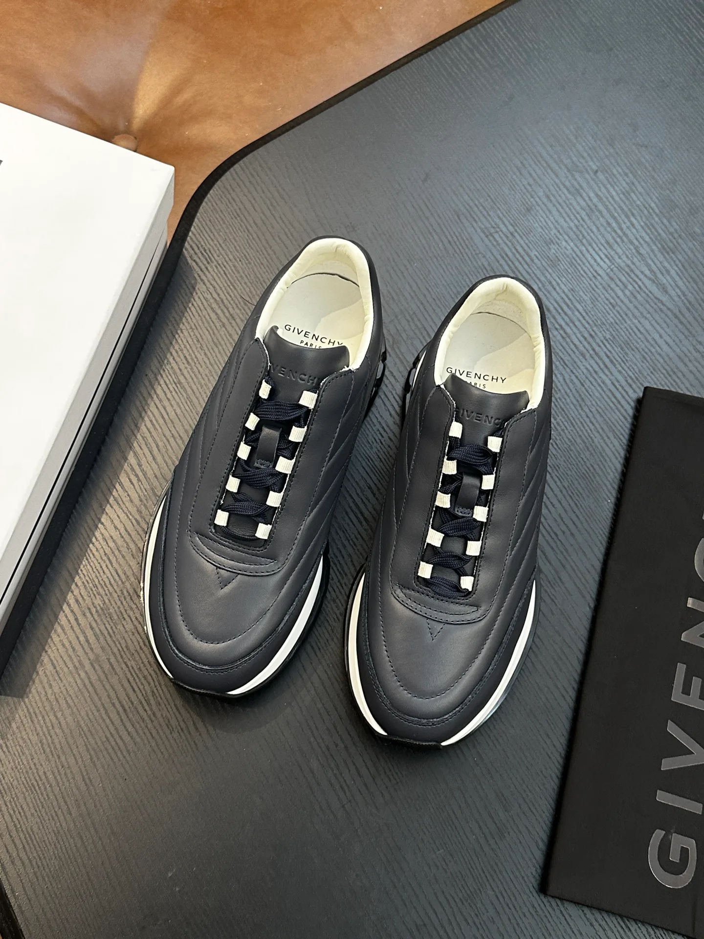 Кроссовки Женские Givenchy 198415