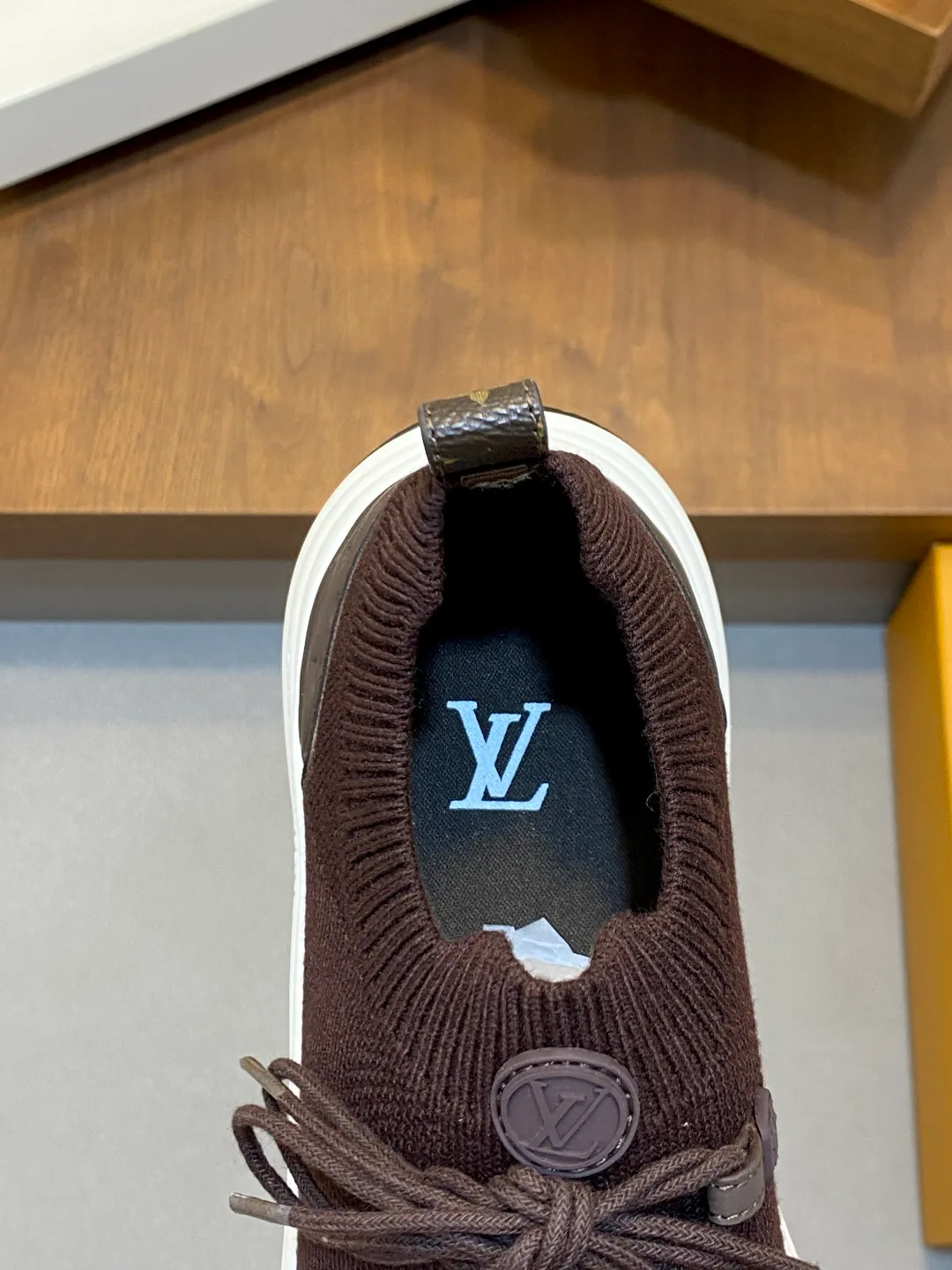 Кроссовки Женские Louis Vuitton 18749230