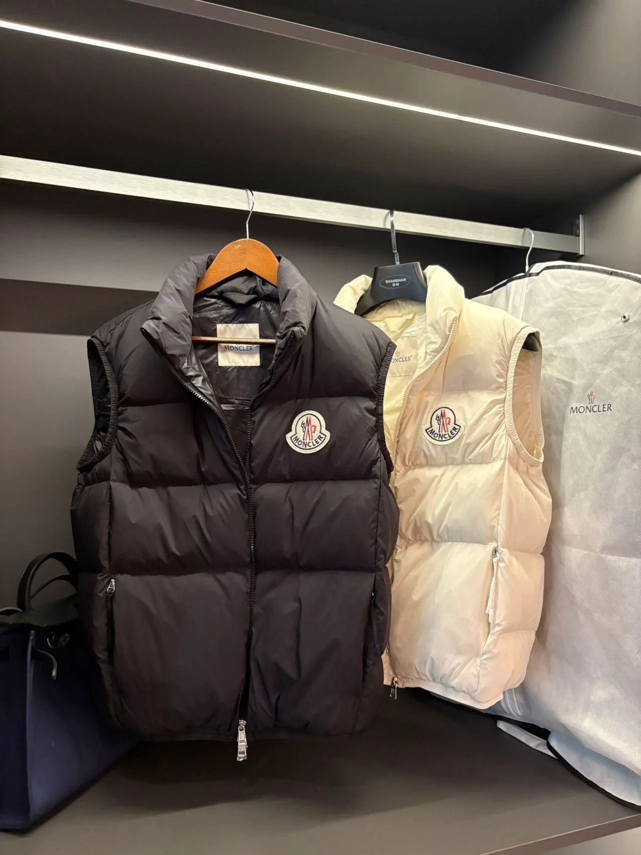 Жилеты Женские Moncler 17942216