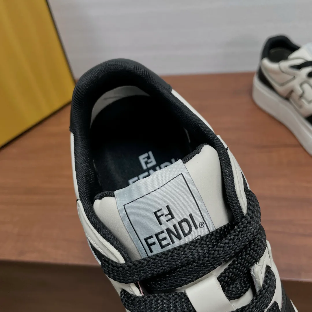 Кроссовки Женские Fendi 18626507