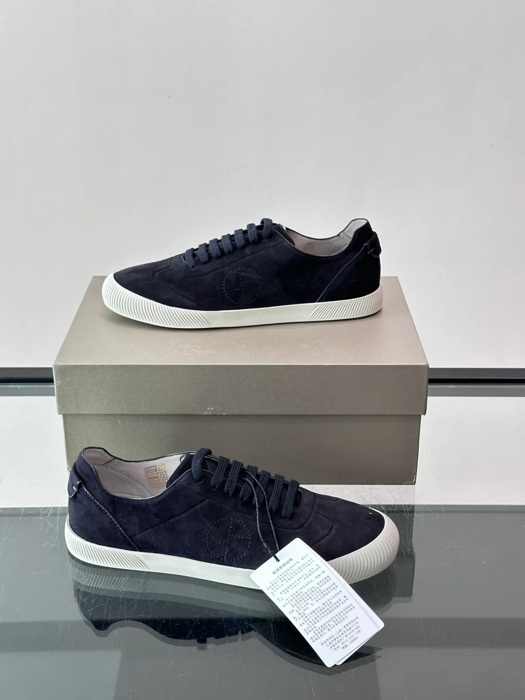 Кроссовки Женские Armani 17982561
