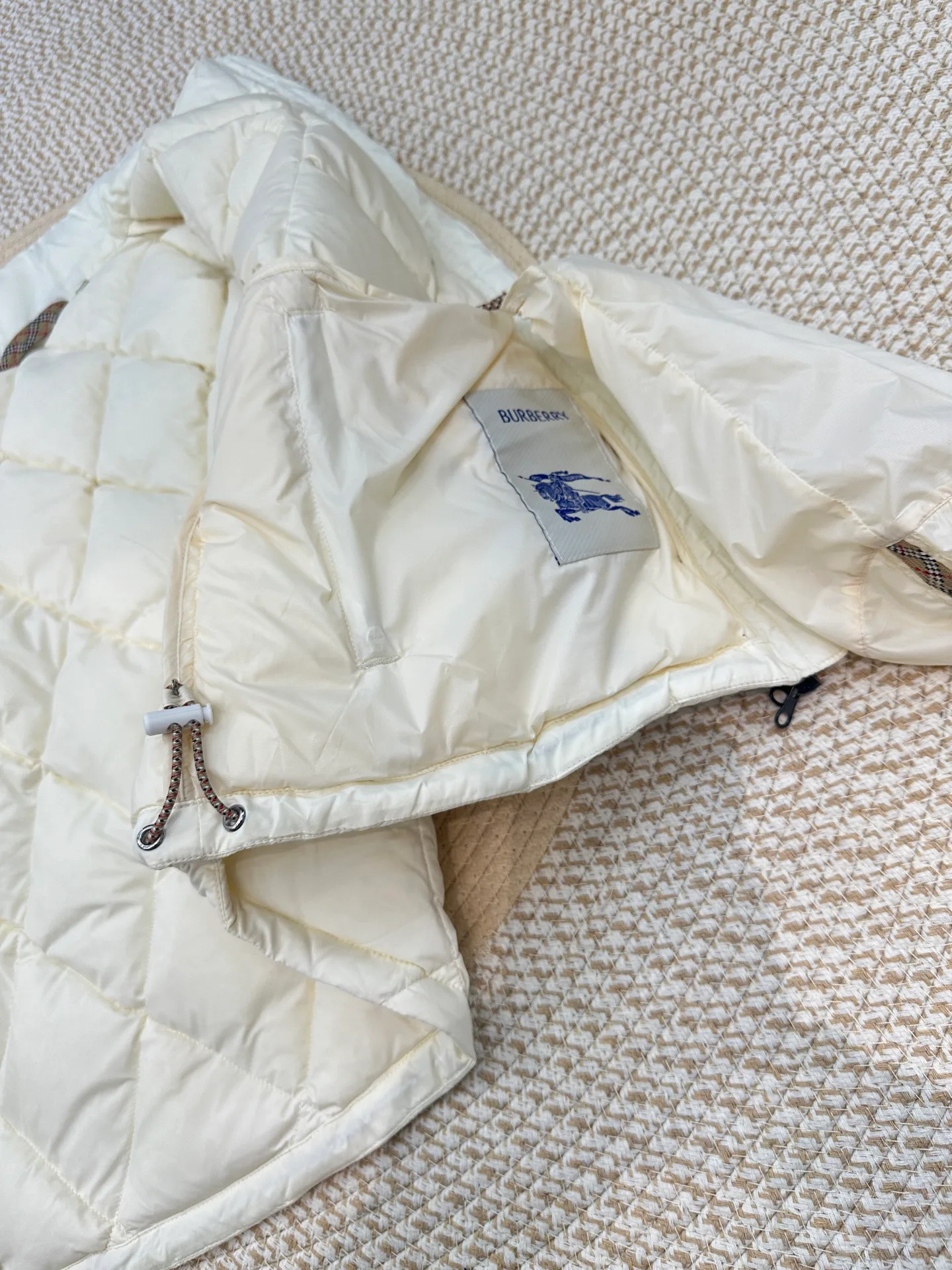 Жилеты Женские Burberry 17998271