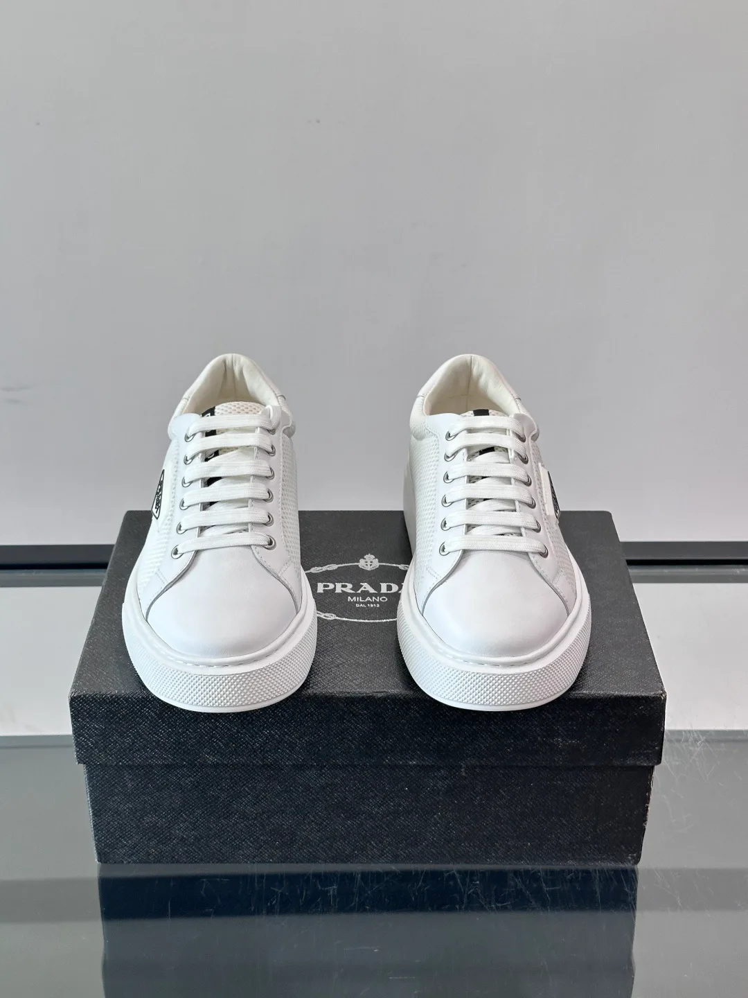 Кроссовки Женские Prada 17608036