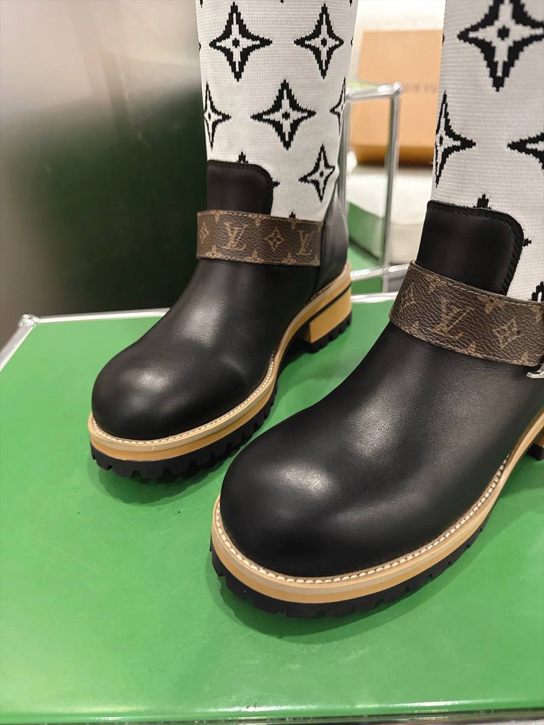 Сапоги Женские Louis Vuitton 18011665