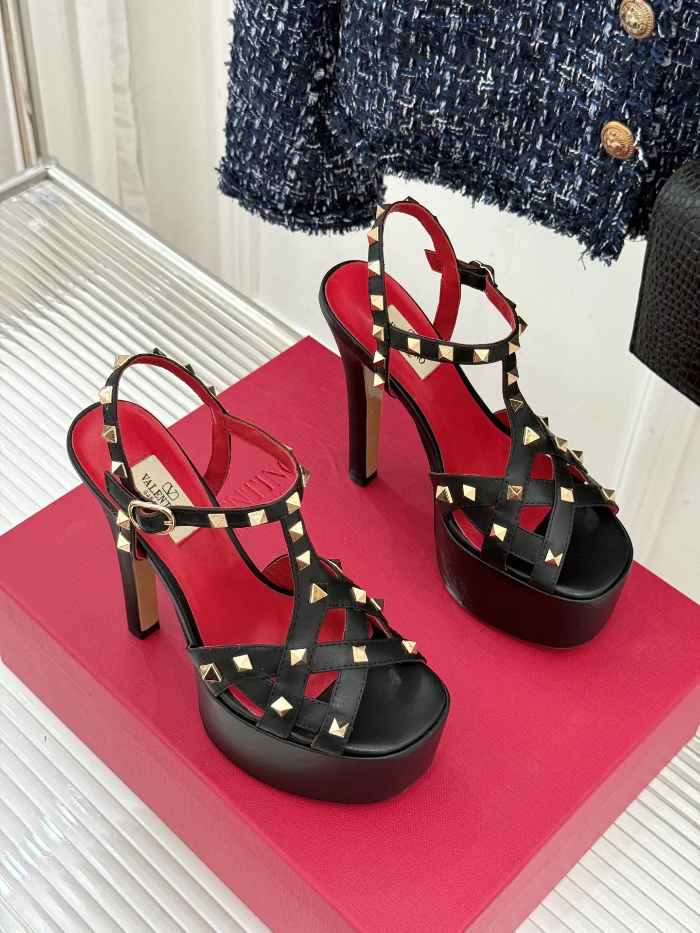Босоножки Женские Valentino 18198293