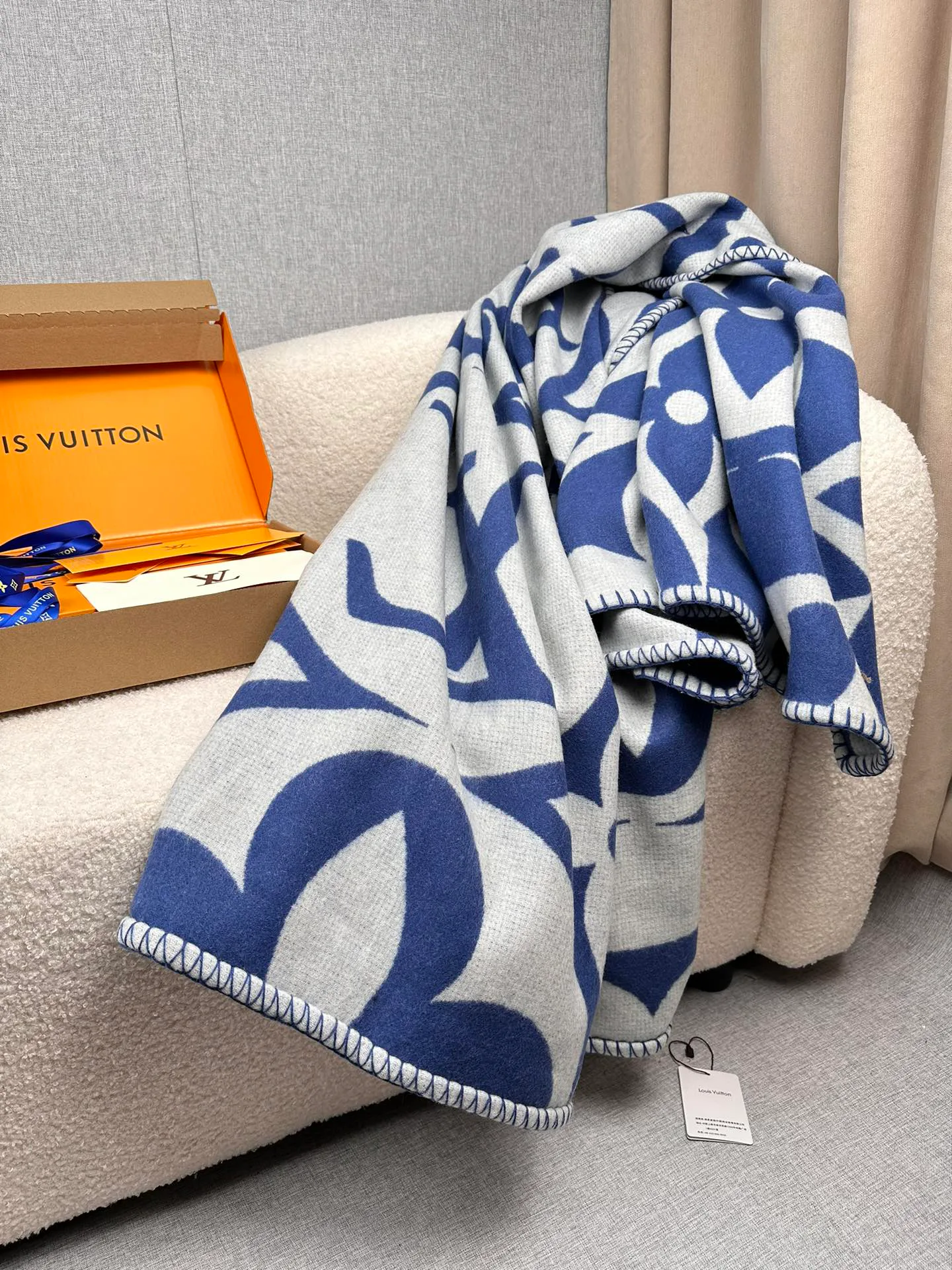 Текстиль Louis Vuitton 18002658