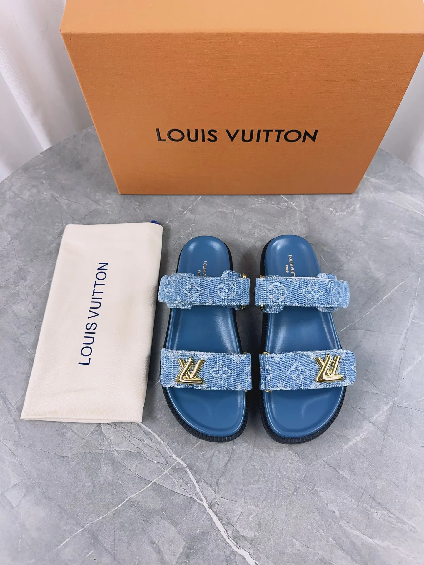 Сандалии Женские Louis Vuitton 12156574