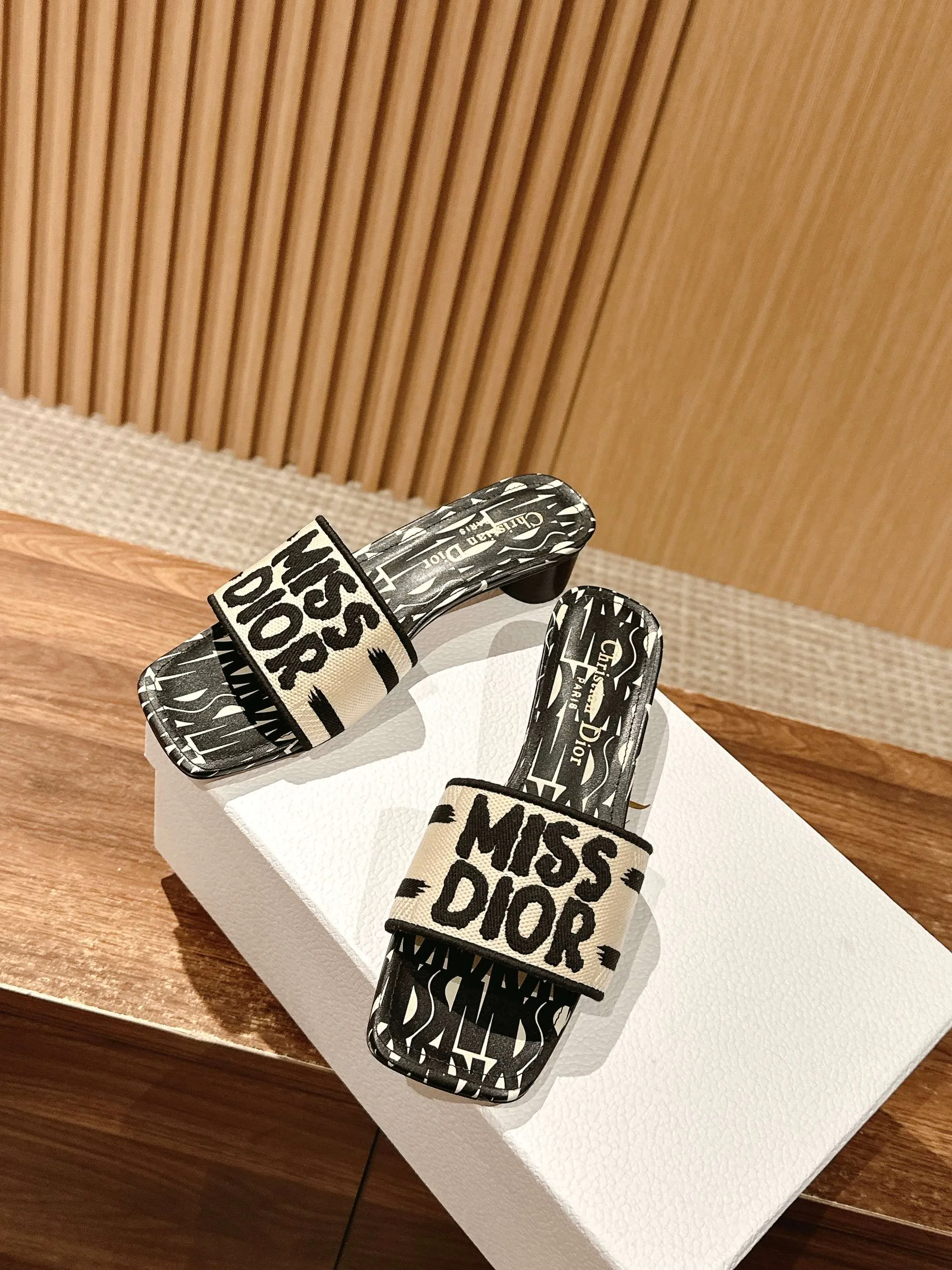 Босоножки Женские Christian Dior 11600019