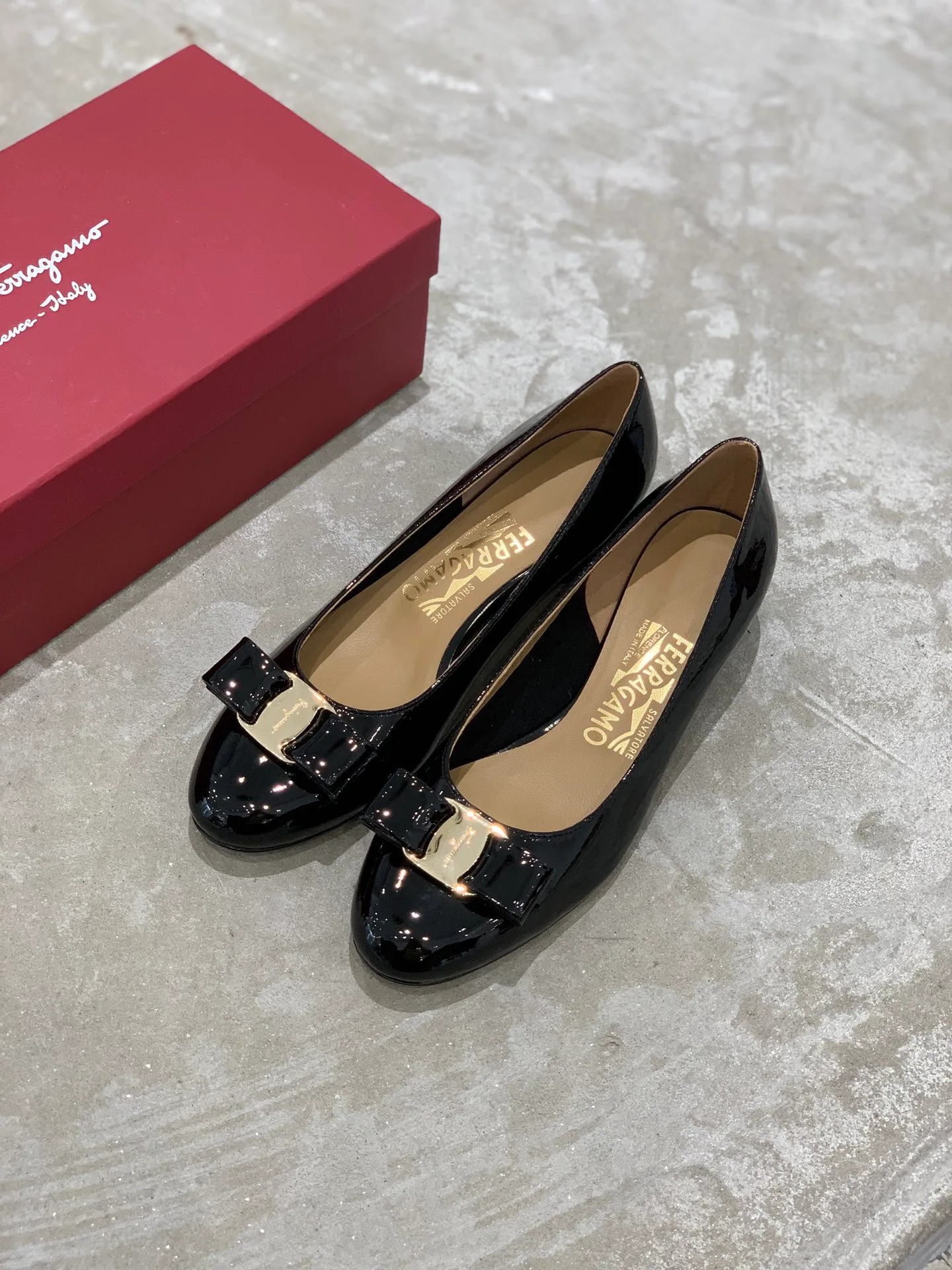 Туфли Женские Salvatore Ferragamo 18340709