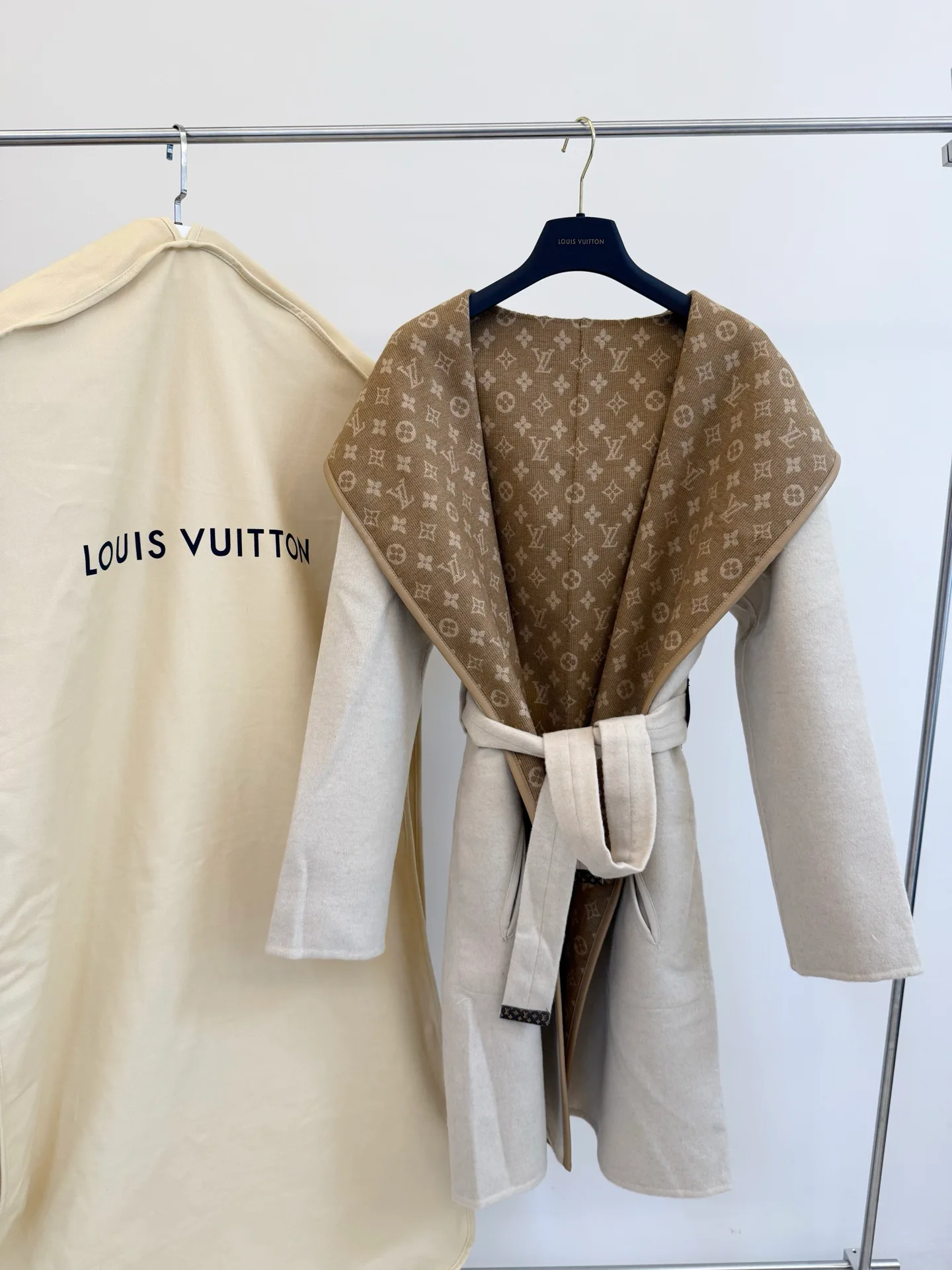 Пальто Женские Louis Vuitton 18594781