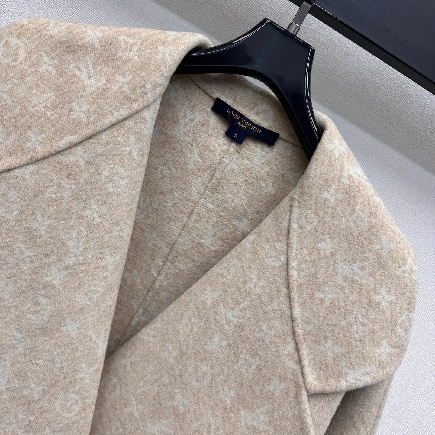 Пальто Женские Louis Vuitton 18680902