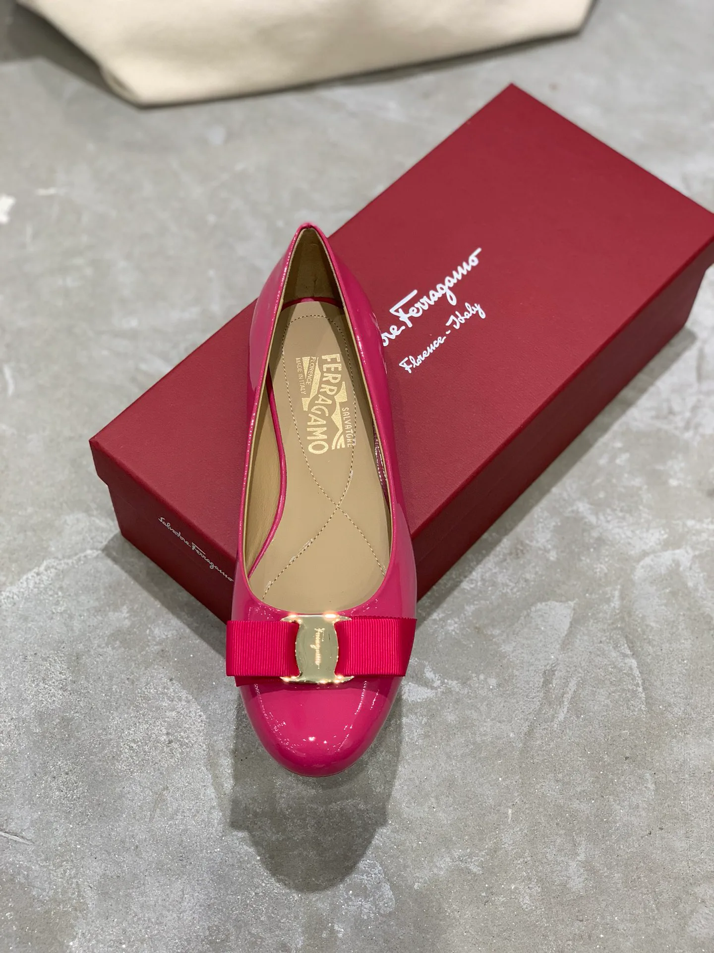 Балетки Женские Salvatore Ferragamo 18340646