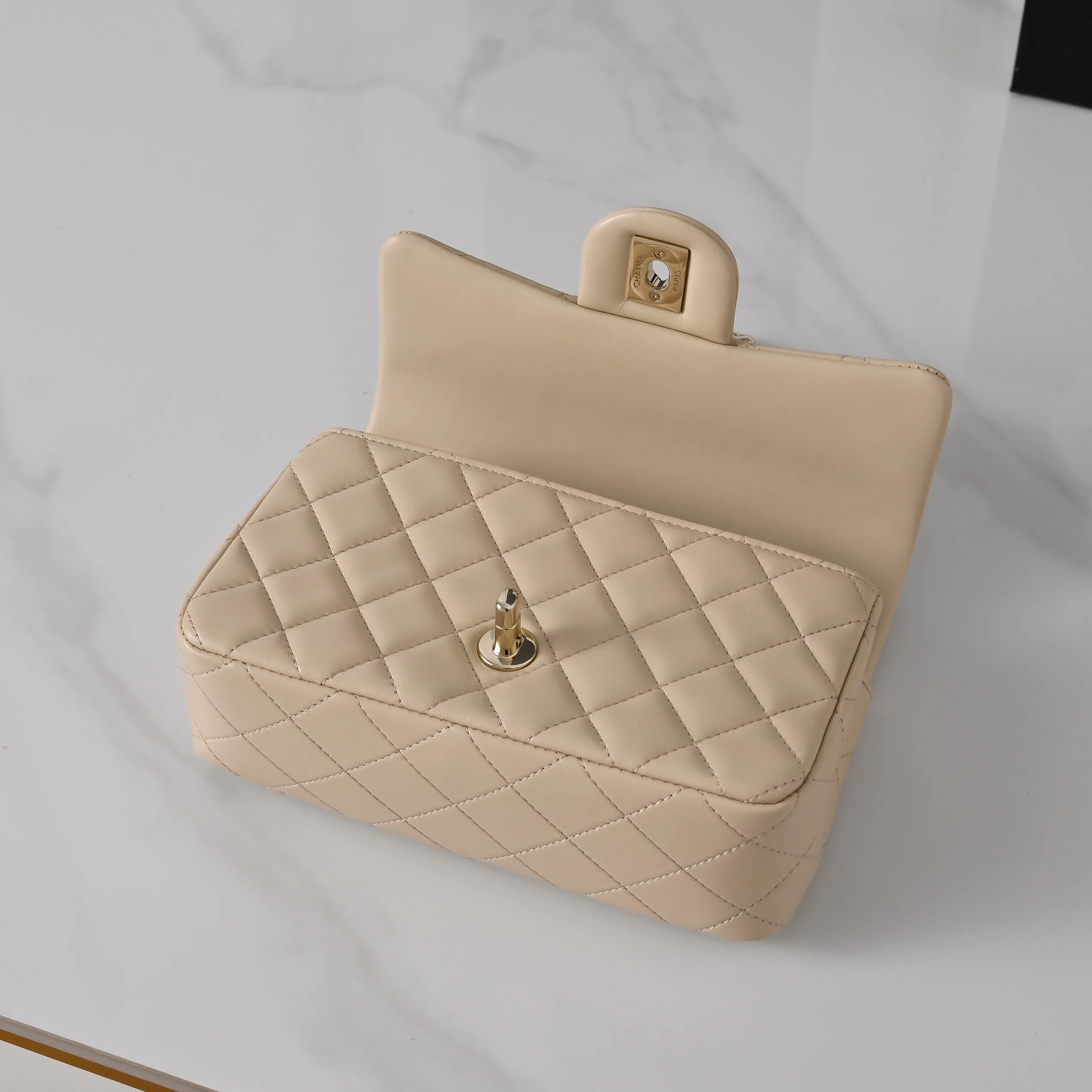 Классические Сумки Женские Chanel 18147937