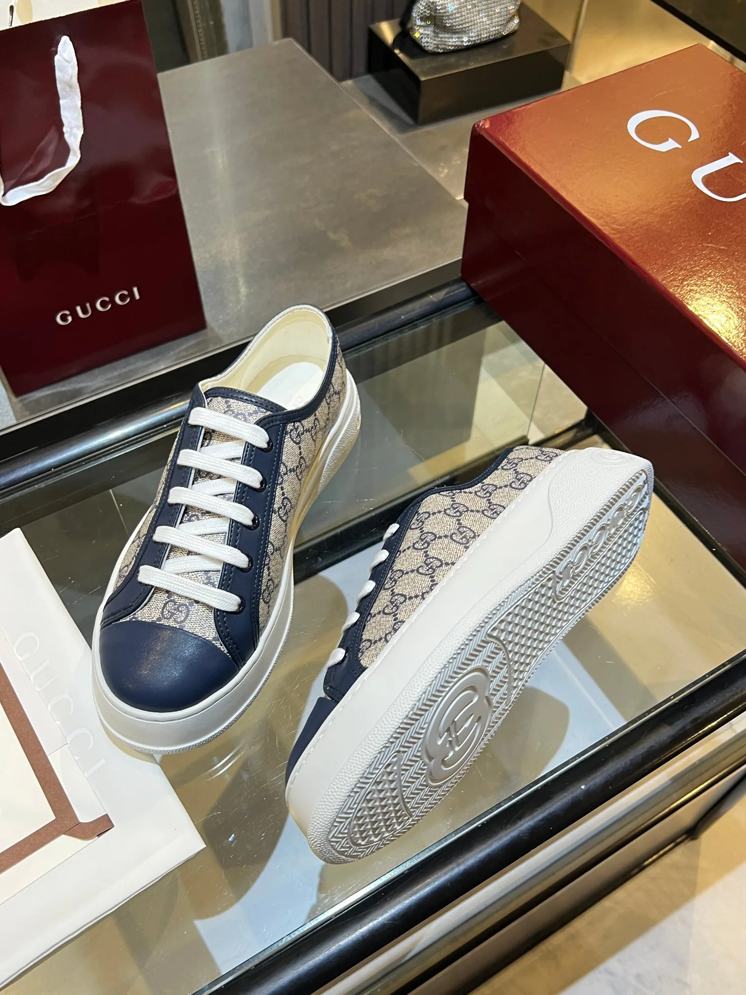 Кроссовки Женские Gucci 18465034