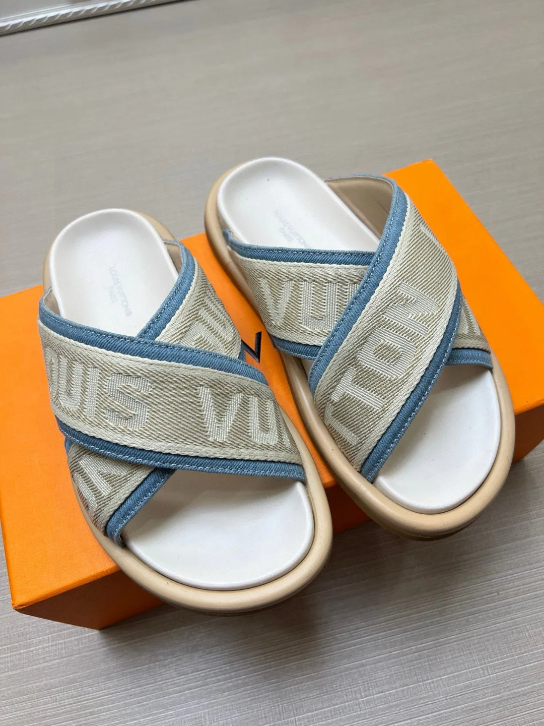 Шлепанцы Женские Louis Vuitton 9801554