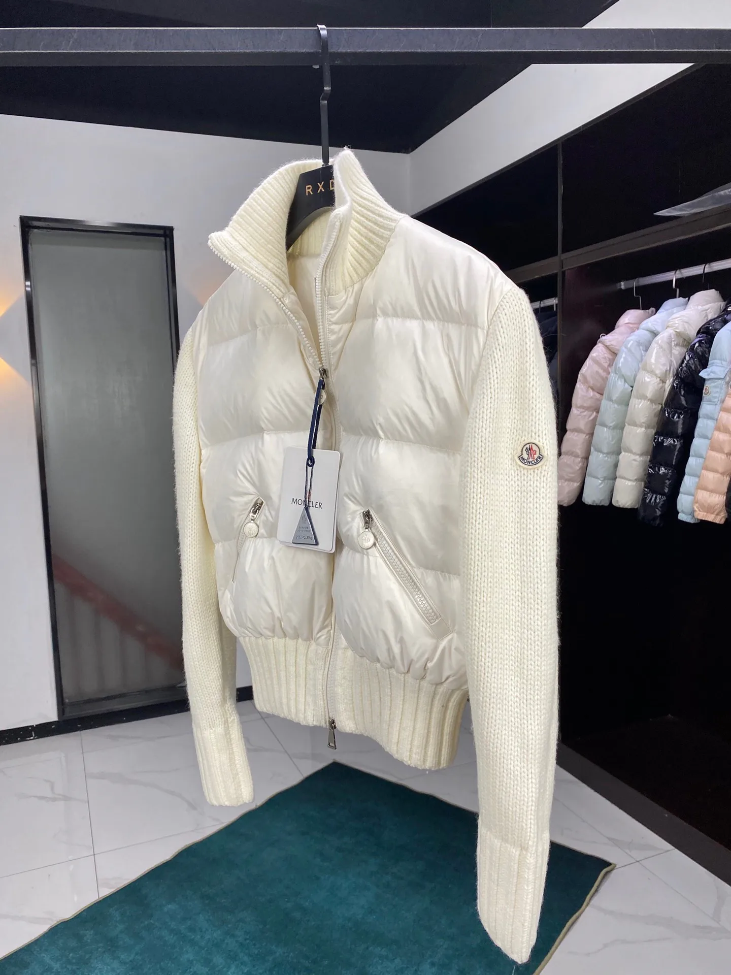 Куртки И Пуховики Женские Moncler 19737037