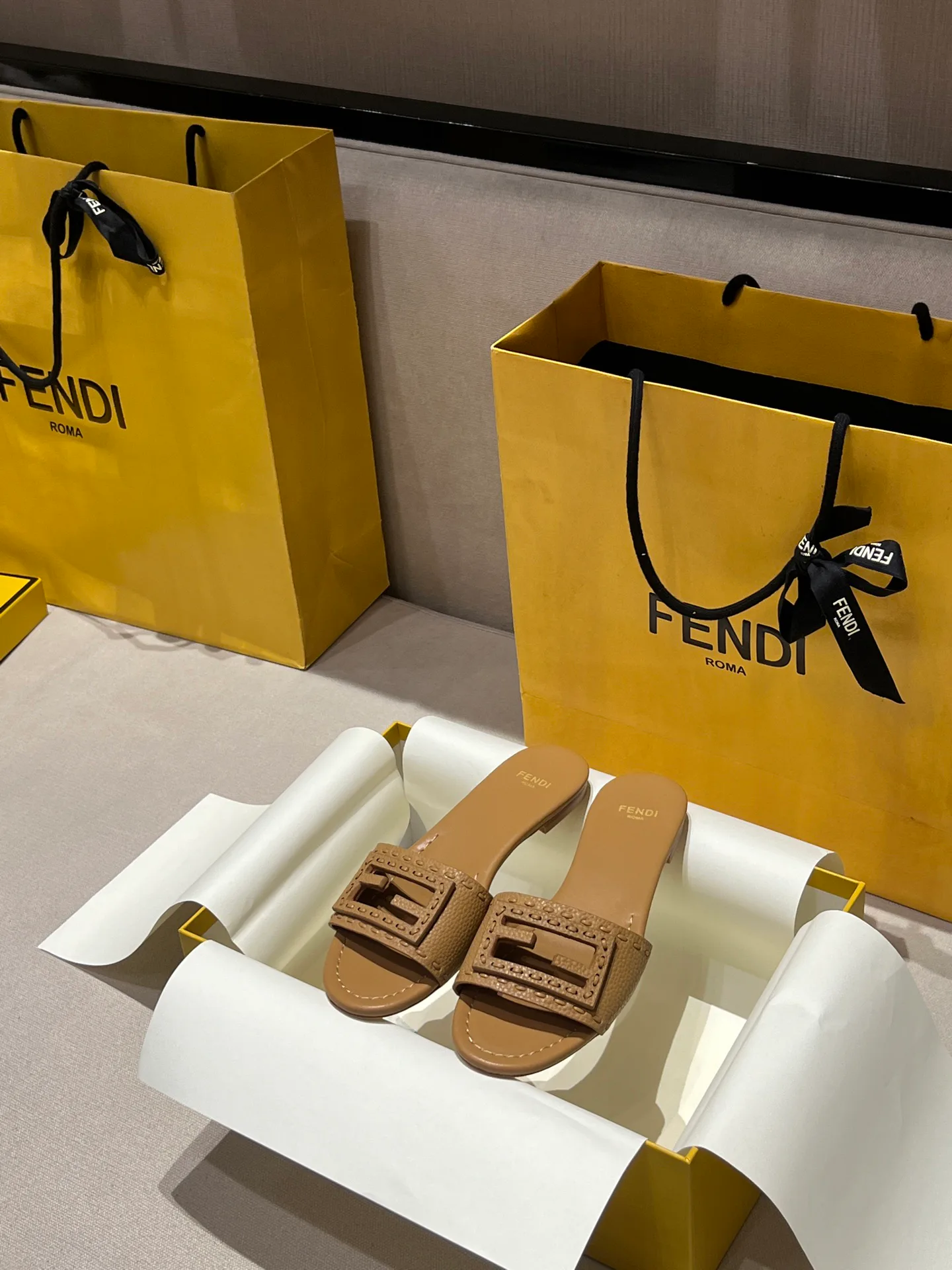 Шлепанцы Женские Fendi 17594291