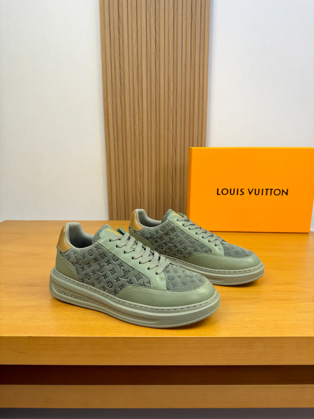 Кроссовки Женские Louis Vuitton 17765803