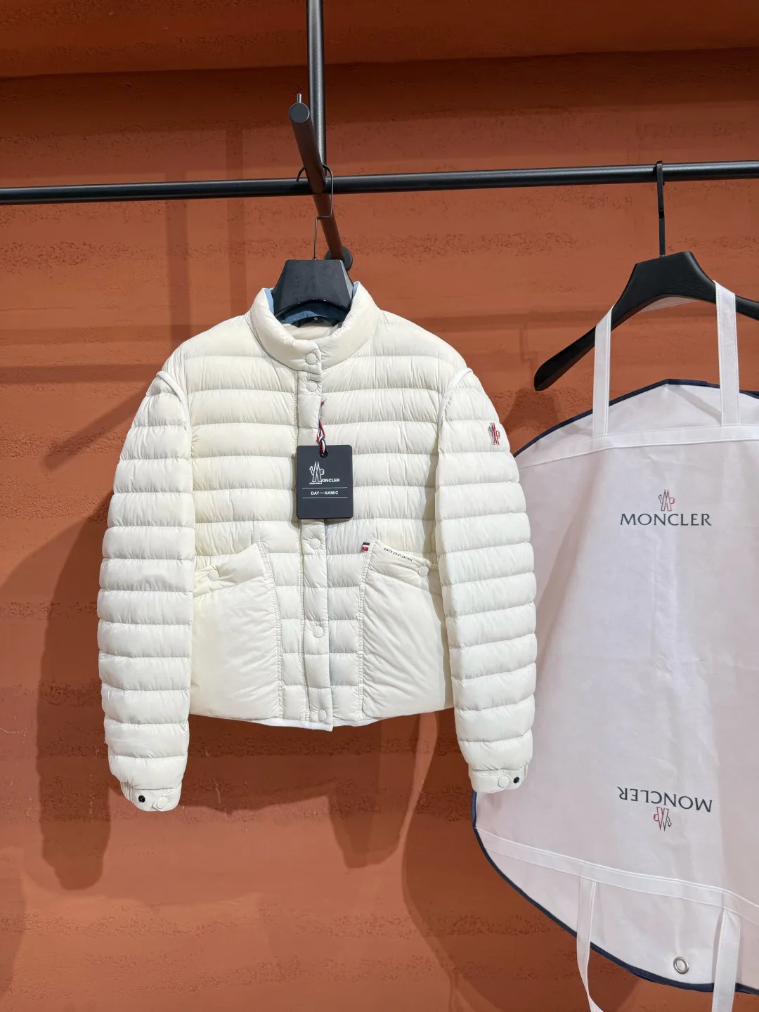 Куртки И Пуховики Женские Moncler 18048160