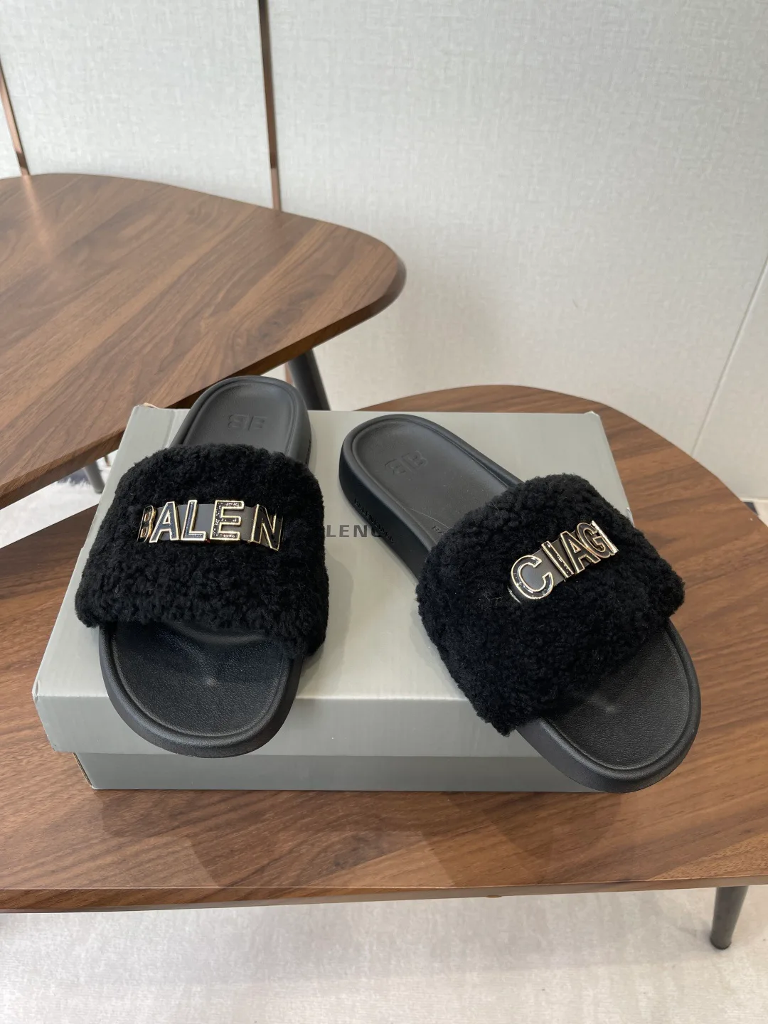 Шлепанцы Женские Balenciaga 11304157