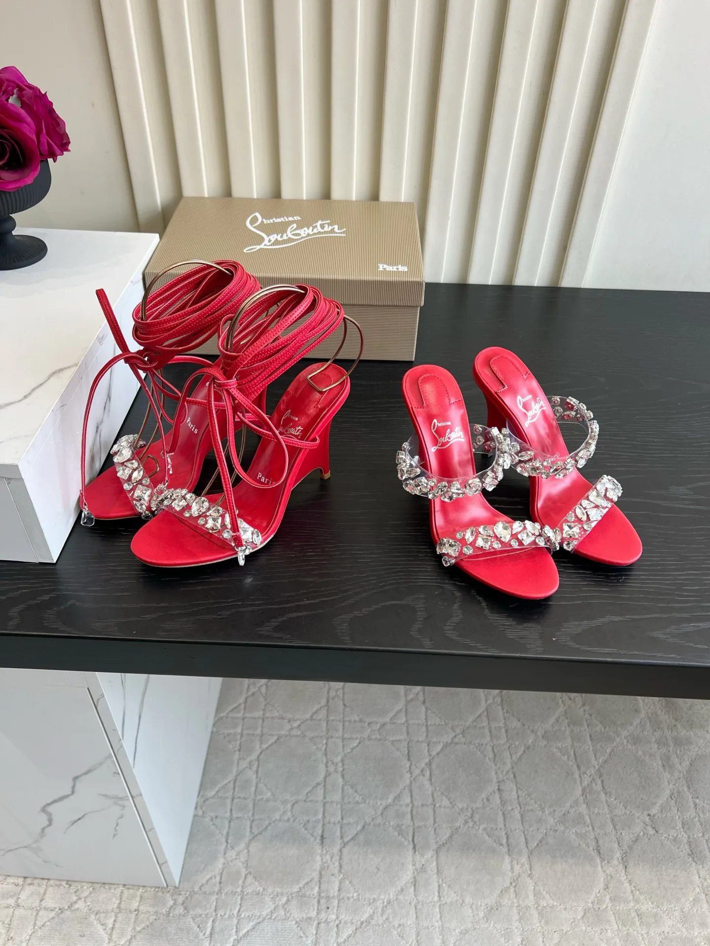 Босоножки Женские Christian Louboutin 18614263