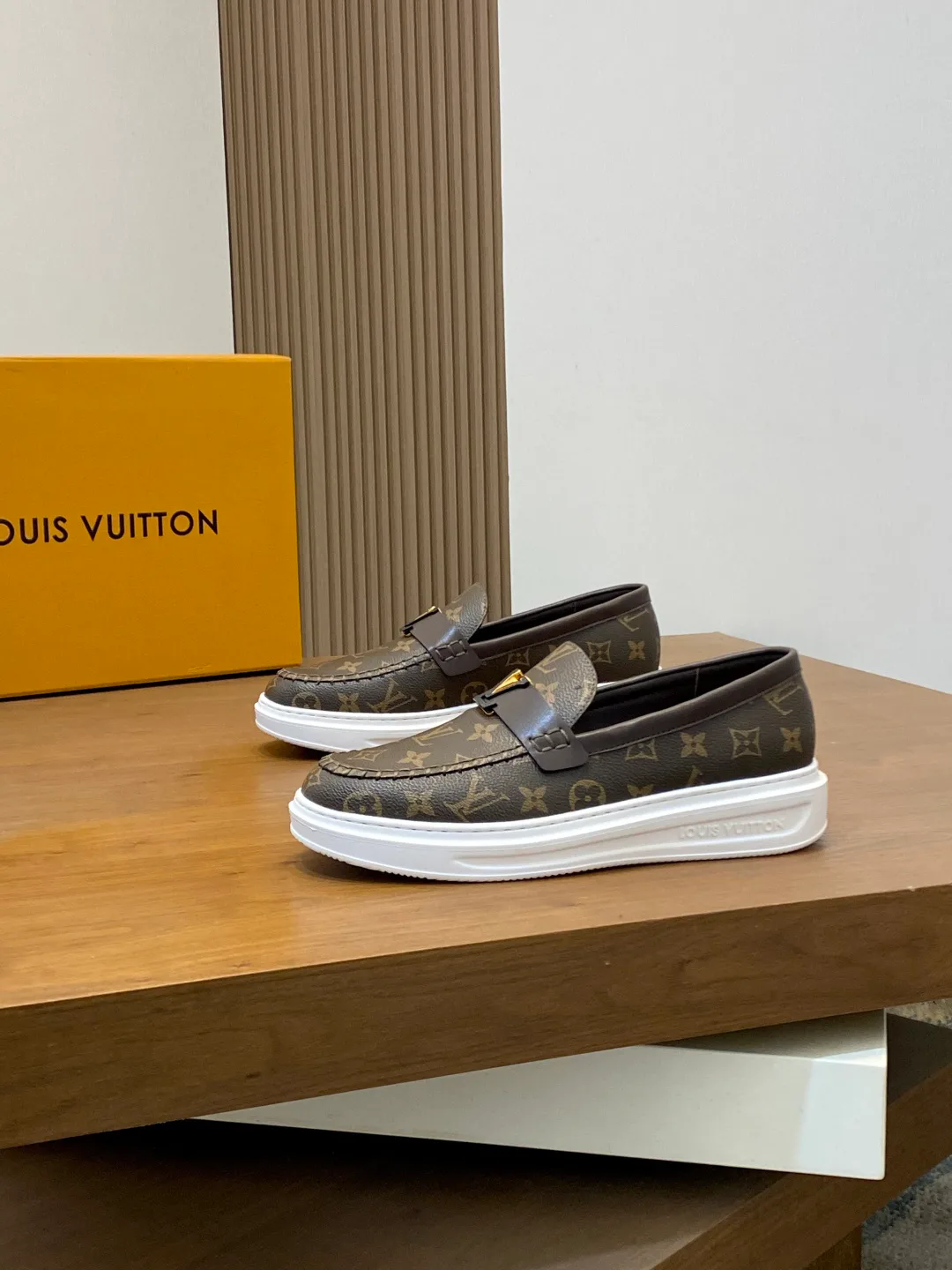 Кроссовки Мужские Louis Vuitton 11344314