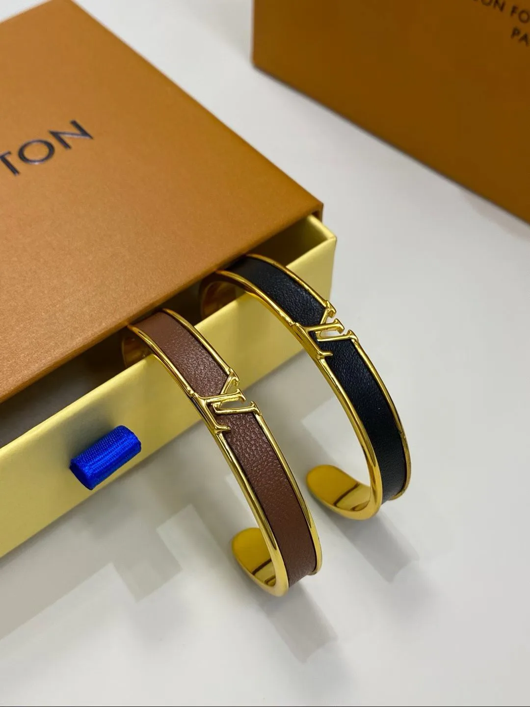 Бижутерия Louis Vuitton 1540837