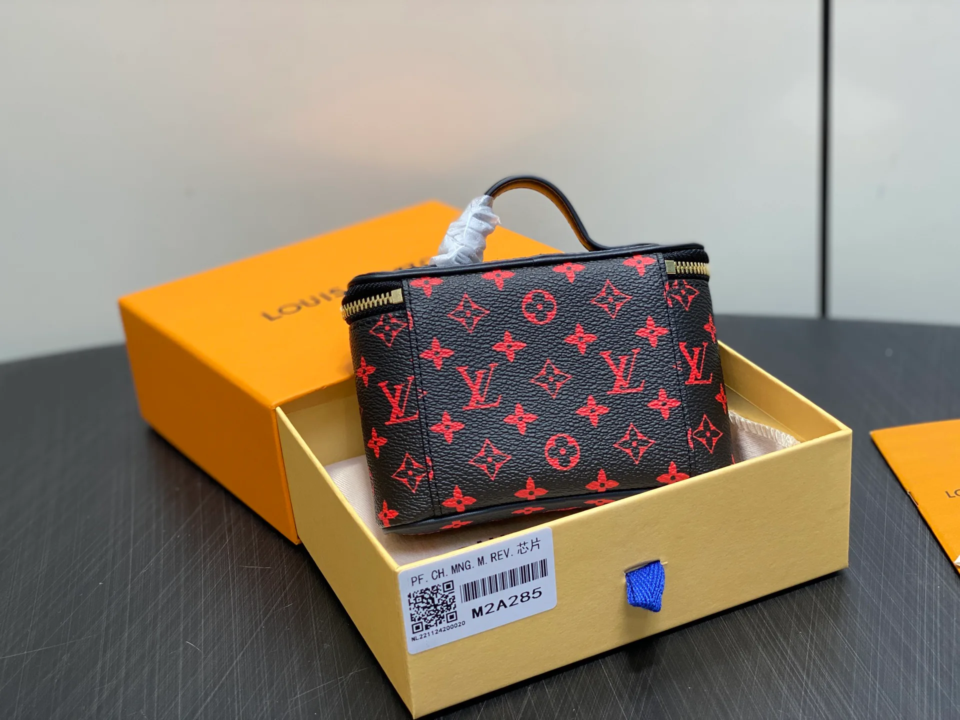 Клатчи Женские Louis Vuitton 18644356