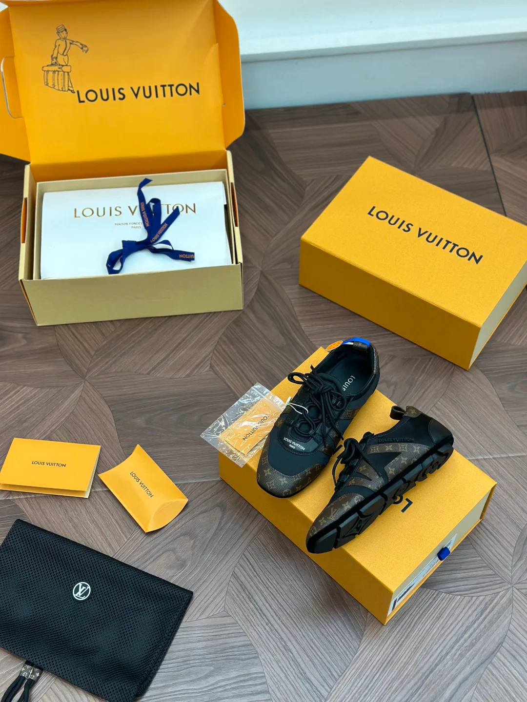 Кроссовки Женские Louis Vuitton 19480033