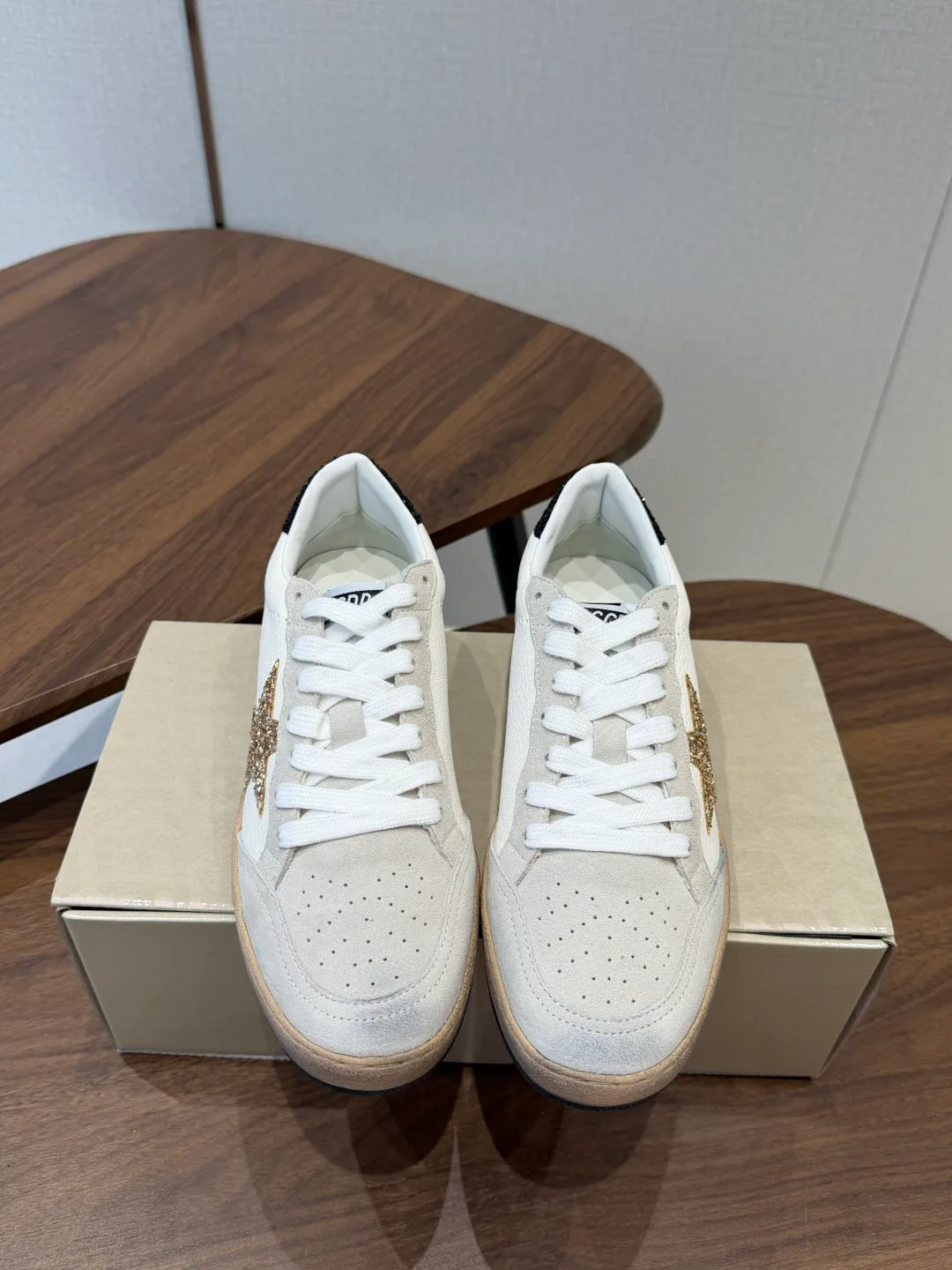 Кроссовки Женские Golden Goose 18357253