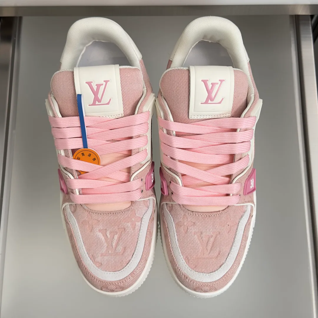 Кроссовки Женские Louis Vuitton 17483688