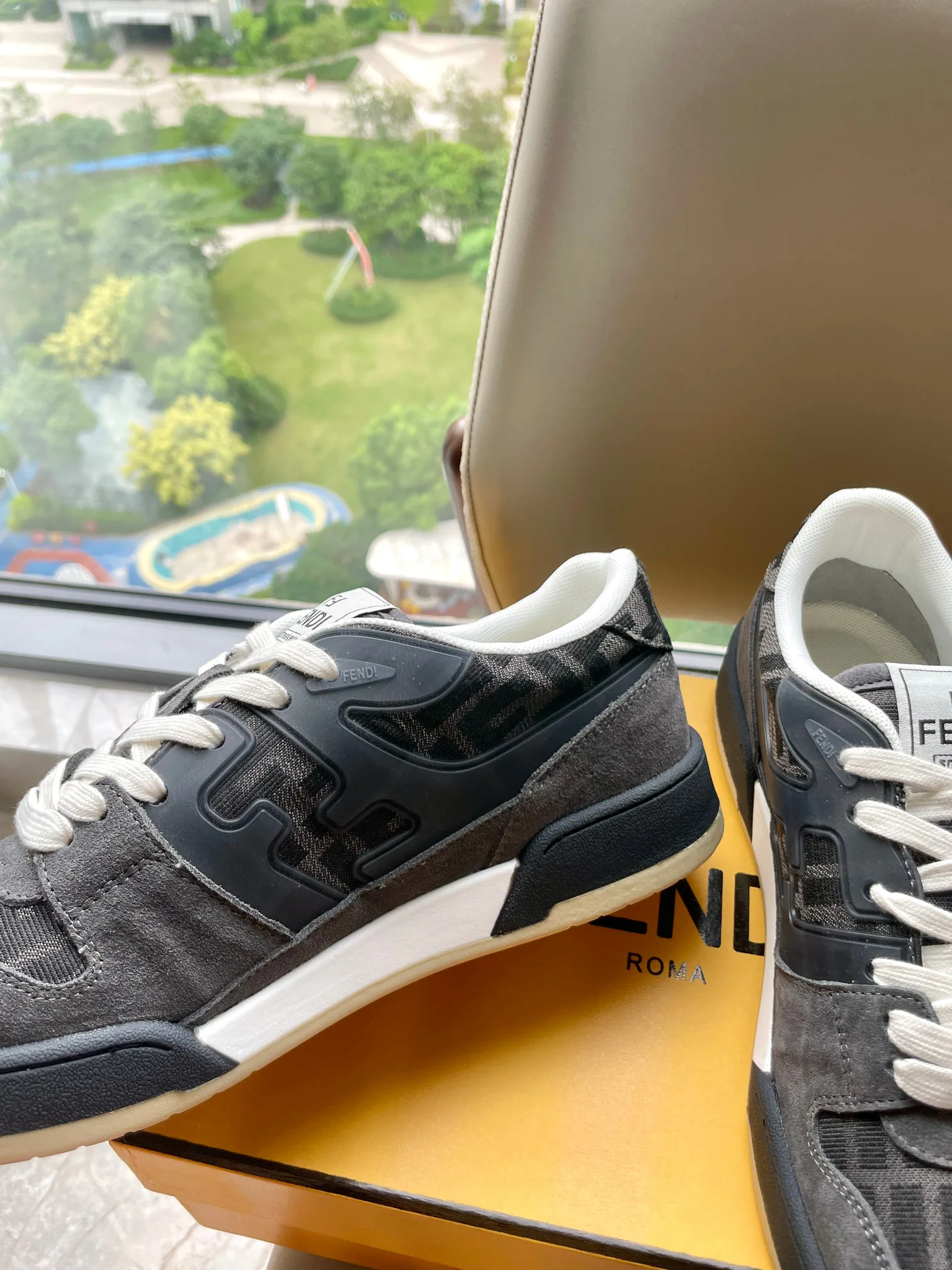 Кроссовки Женские Fendi 10822608