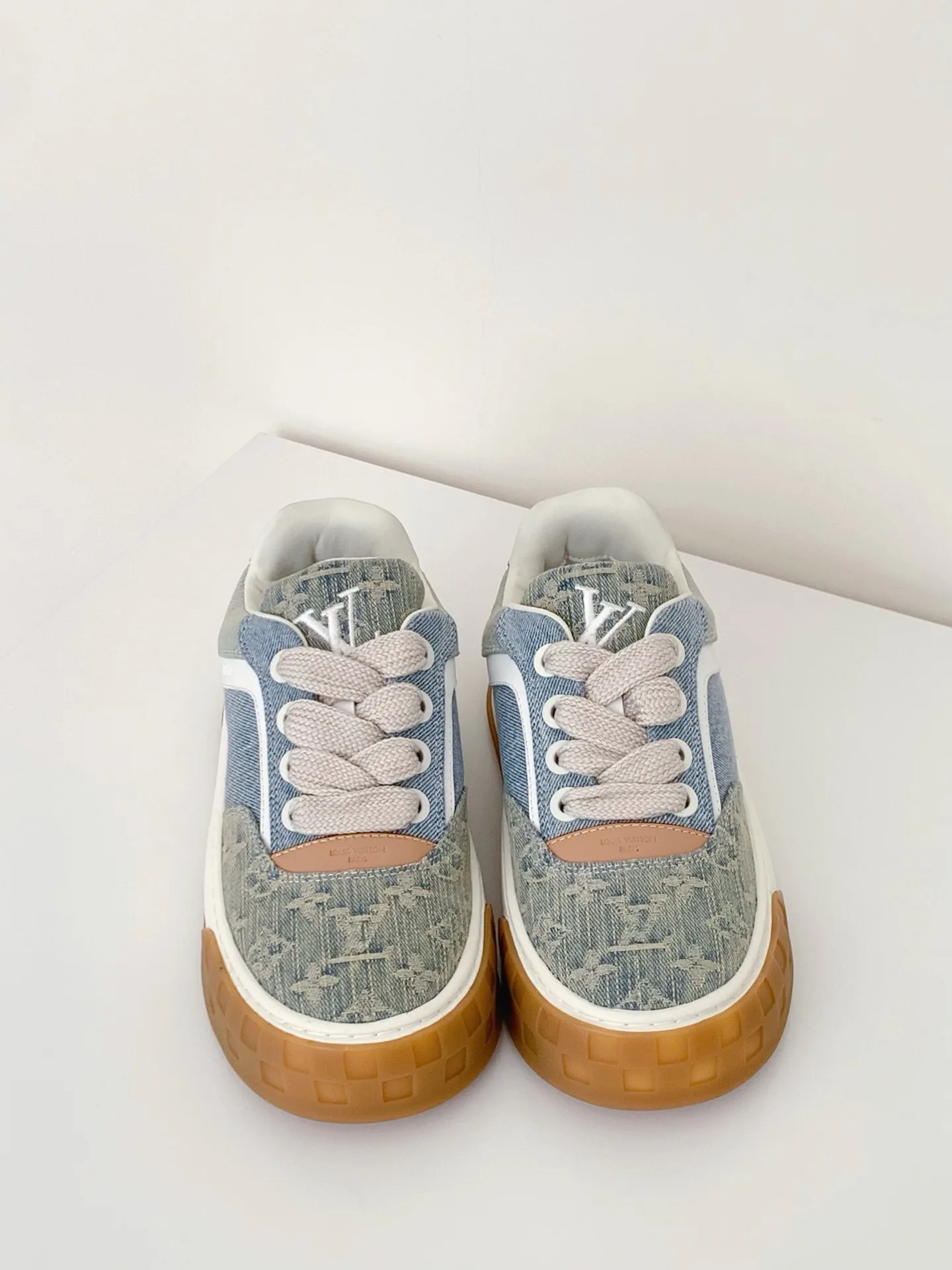 Кроссовки Женские Louis Vuitton 18375771