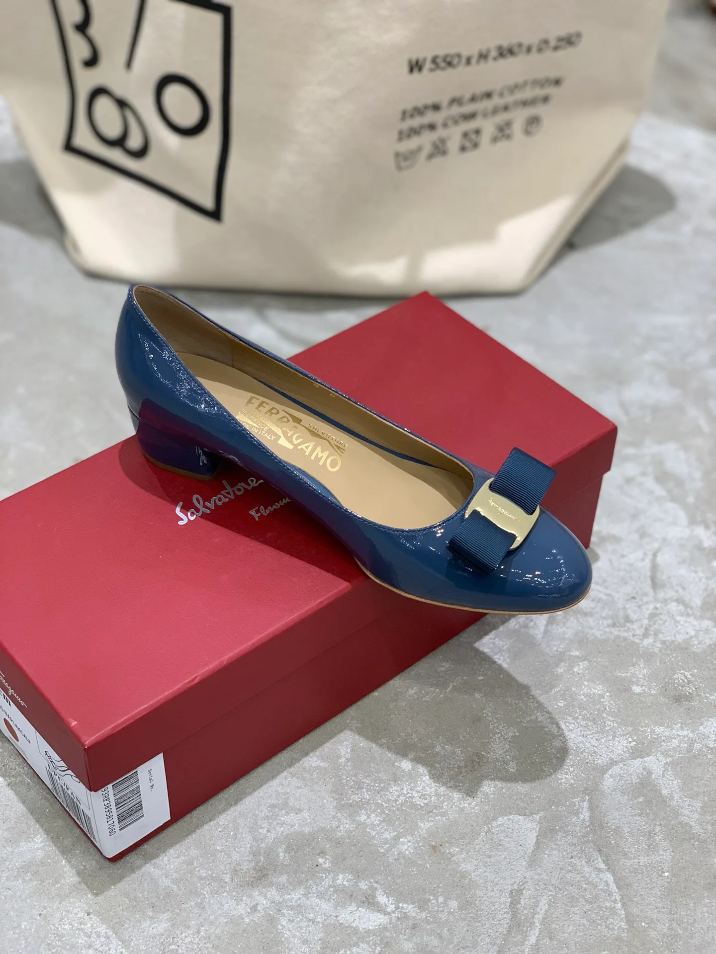 Балетки Женские Salvatore Ferragamo 18340662