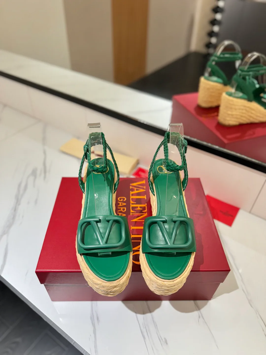 Босоножки Женские Valentino 17946612