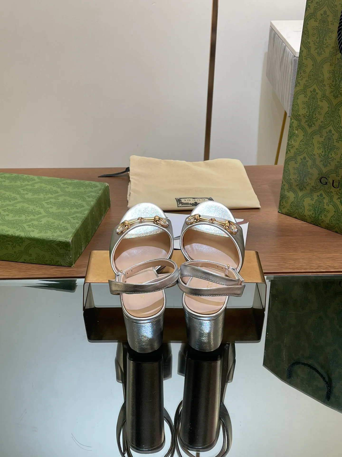 Босоножки Женские Gucci 11616310