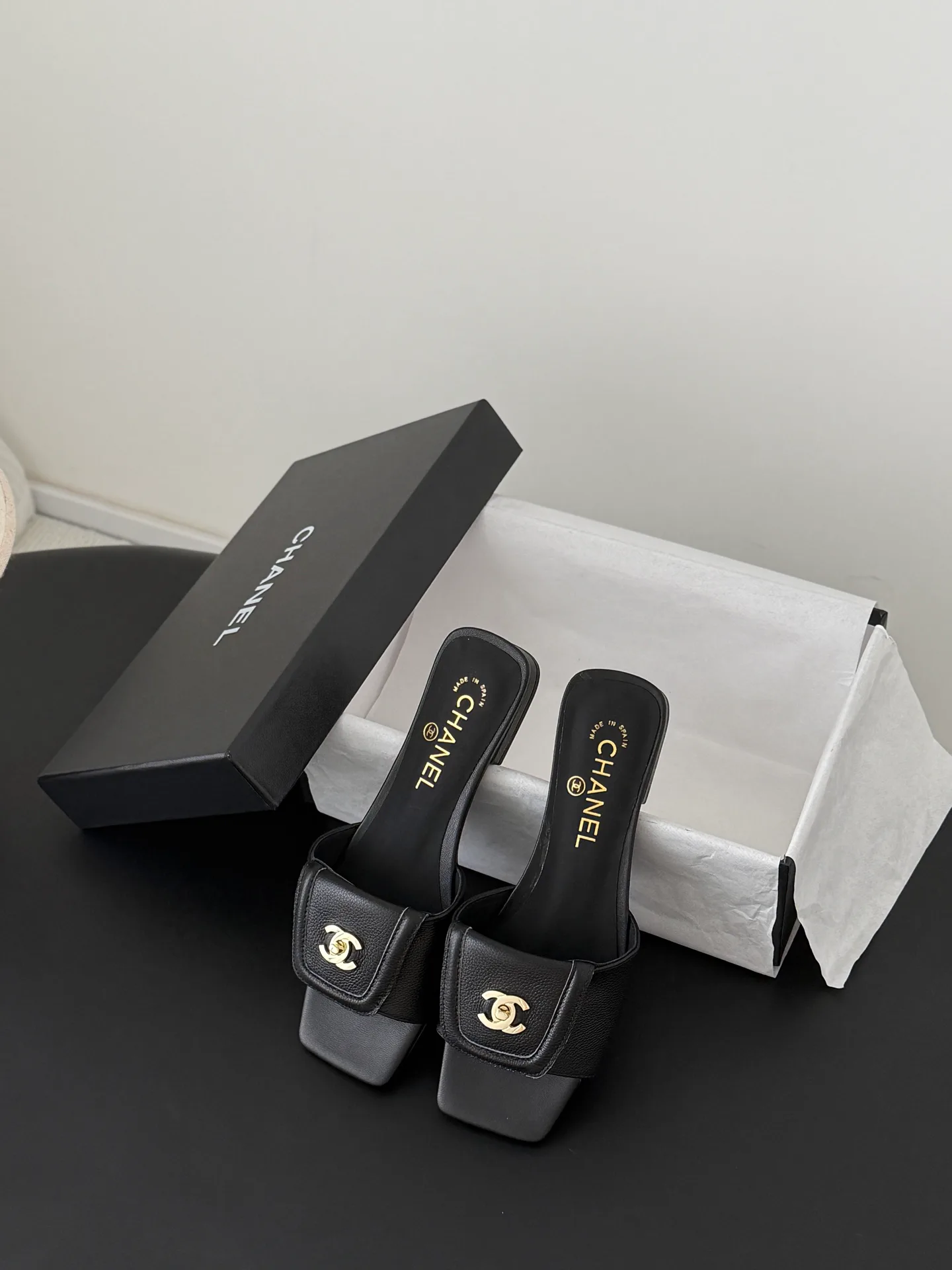 Шлепанцы Женские Chanel 12638623