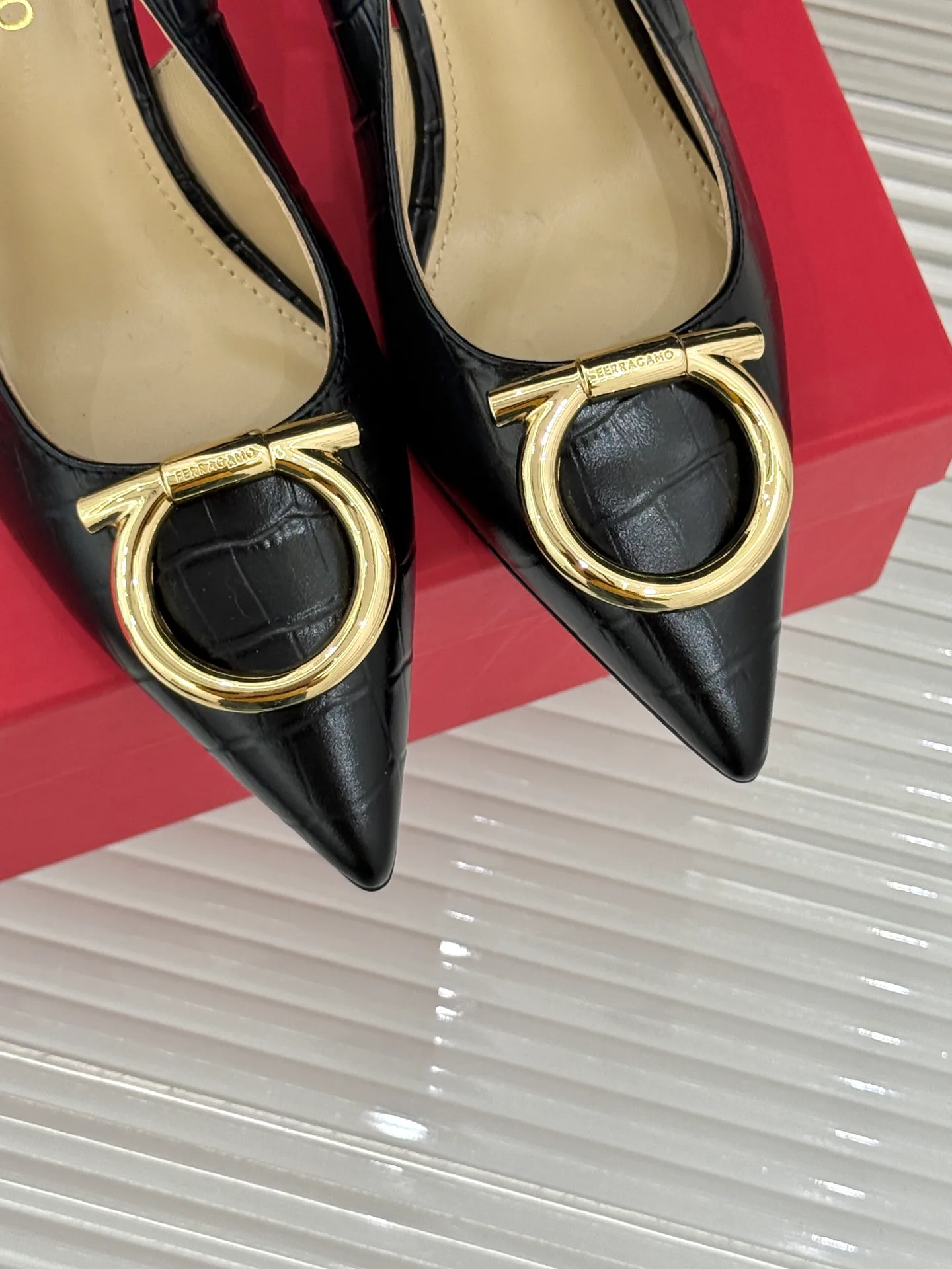 Босоножки Женские Salvatore Ferragamo 11312303